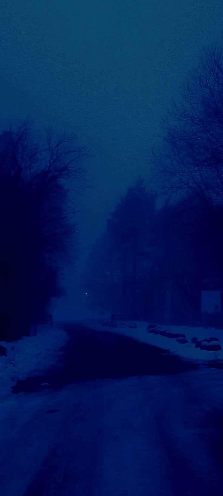 Blue hour, dark hour, winter