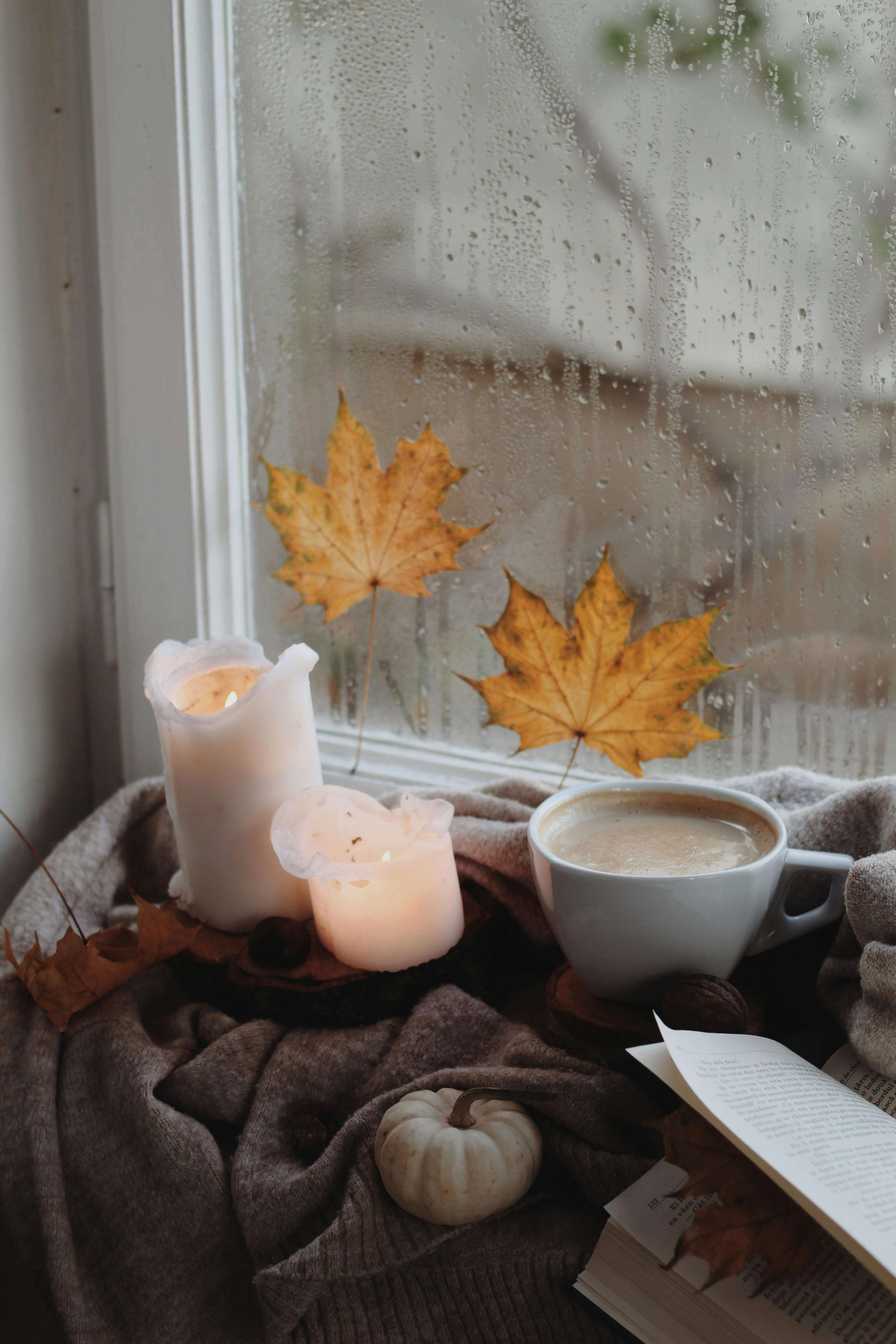 Autumn Windowsill Decoration with Coffee · Free