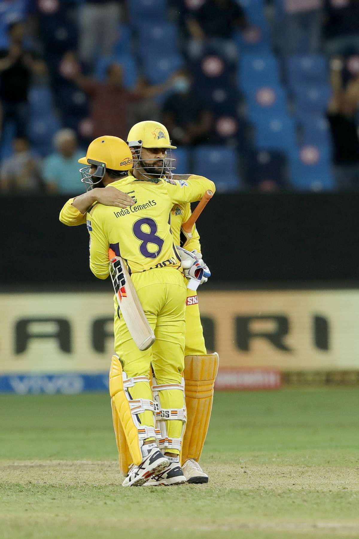 MS Dhoni celebrates with Ravindra Jadeja after hitting the winning runs