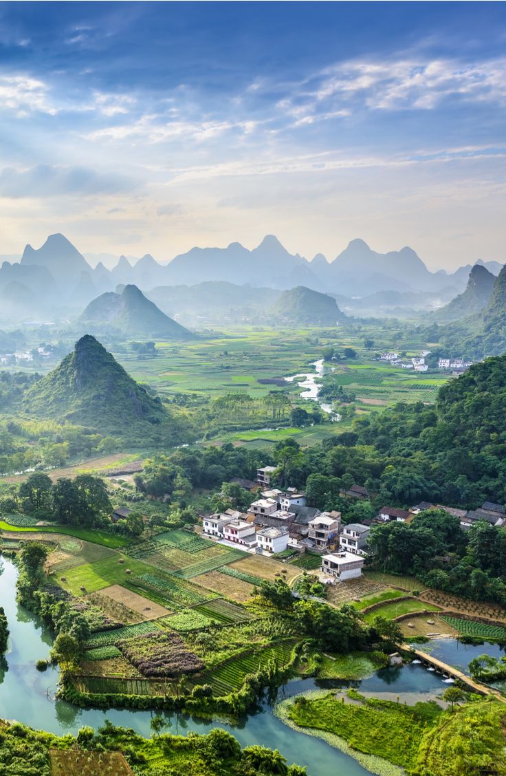 Landscape of Guilin, Li River and Karst mountains. Located near Yangshuo County, Guilin City, Guangxi Province, China