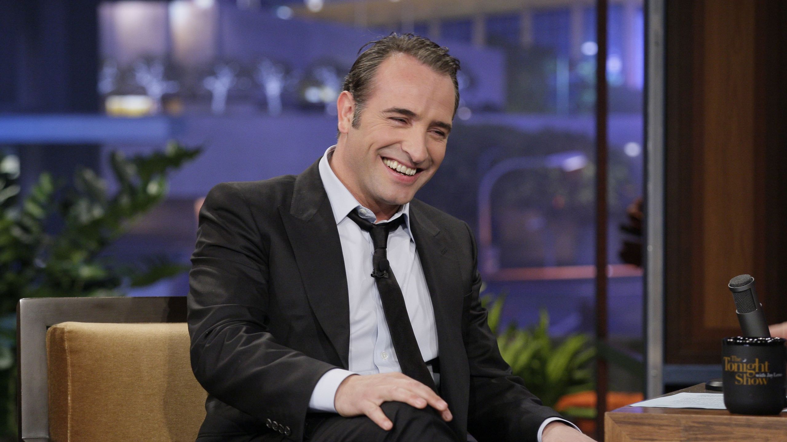 Dépité, Jean Dujardin émeut les internautes avec une série de posts sur Instagram