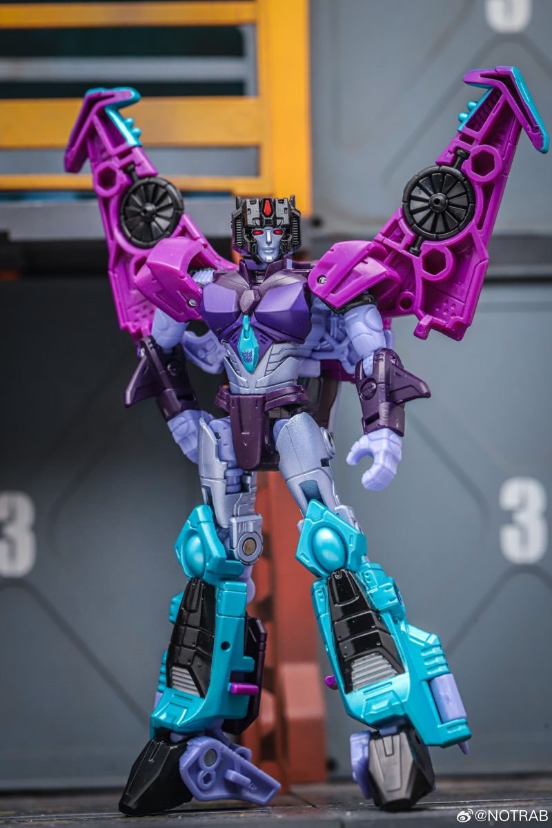 United Cyberverse Universe Slipstream In Hand Image From Transformers Legacy