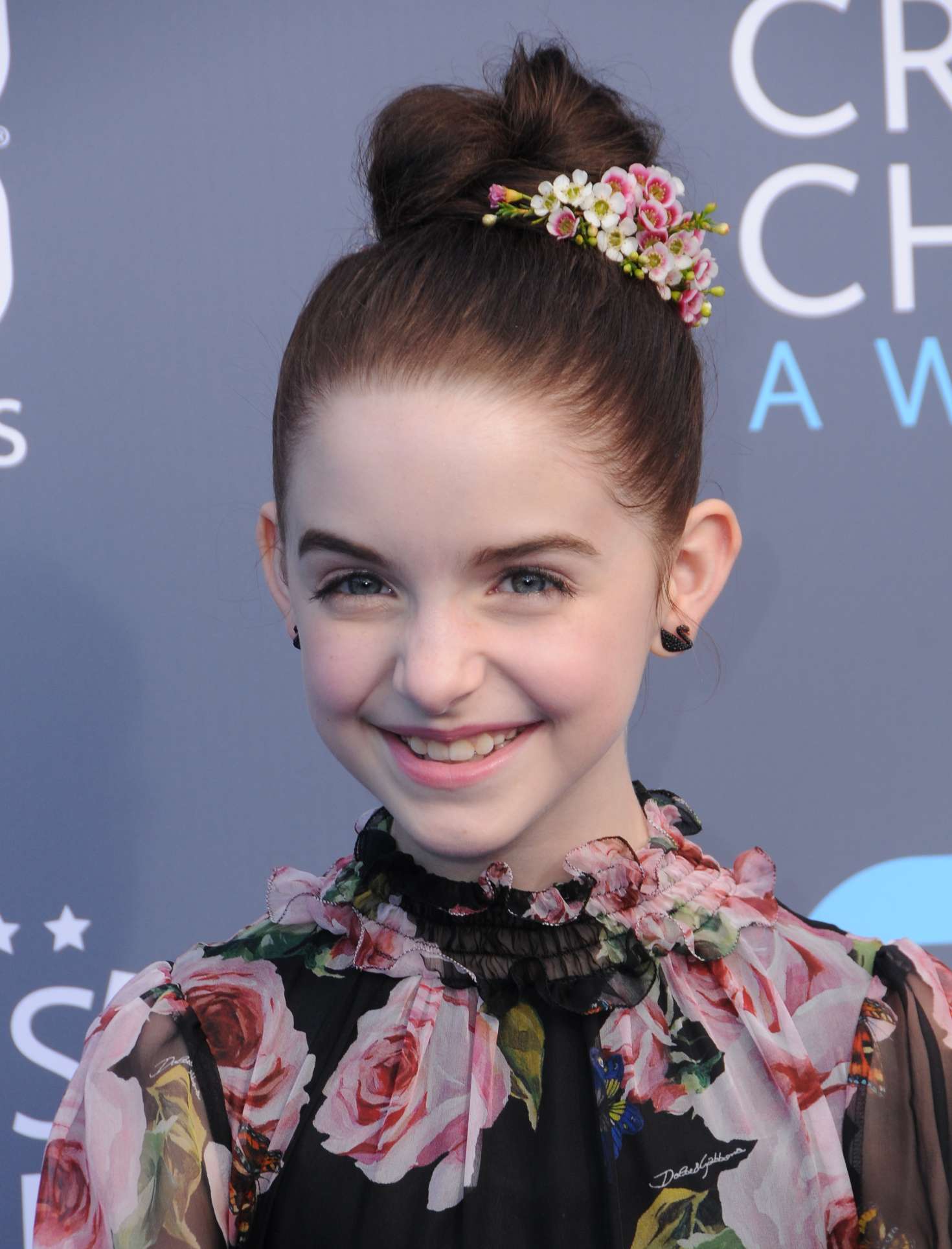 Mckenna Grace HD Wallpaperwallpaper.net