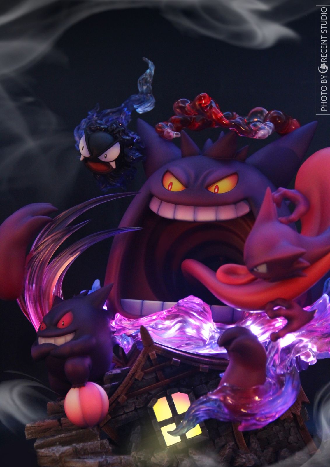 Gigantamax Gengar with LED Resin Statue