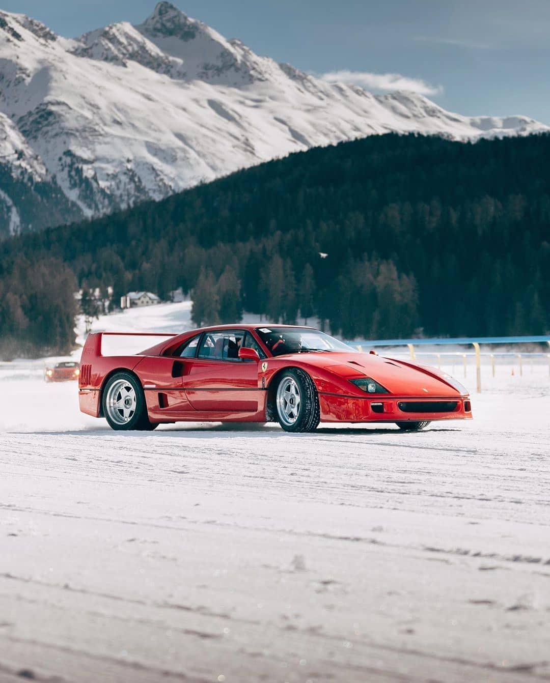 F40 have fun on the snow