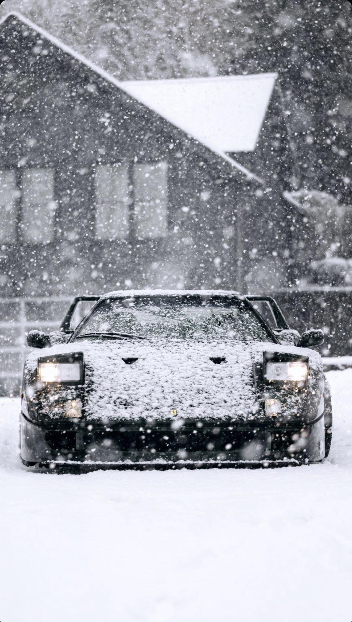 Ferrari F40 is ready to play outside