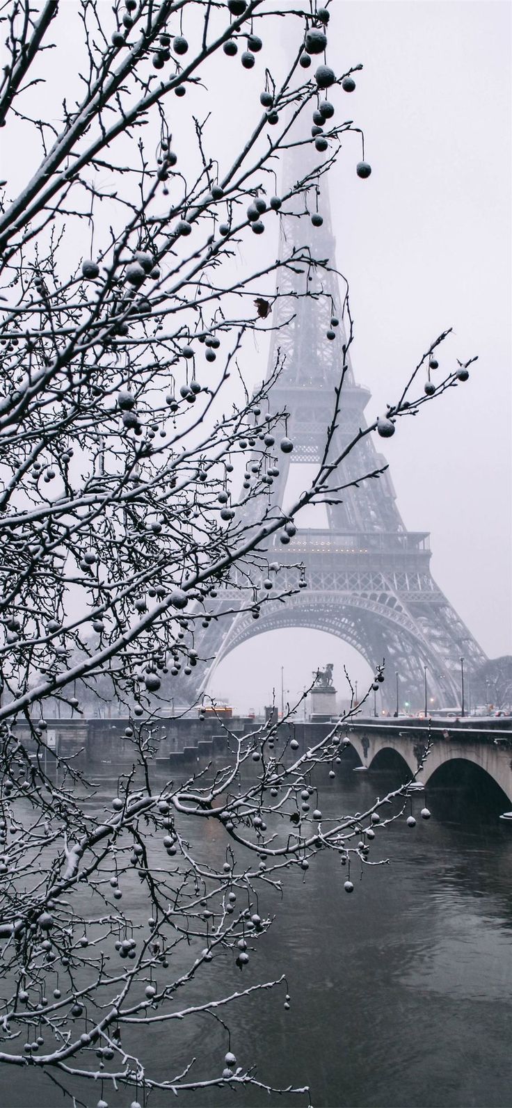 Snowy Paris Coeur iPhone 11 Wallpaper