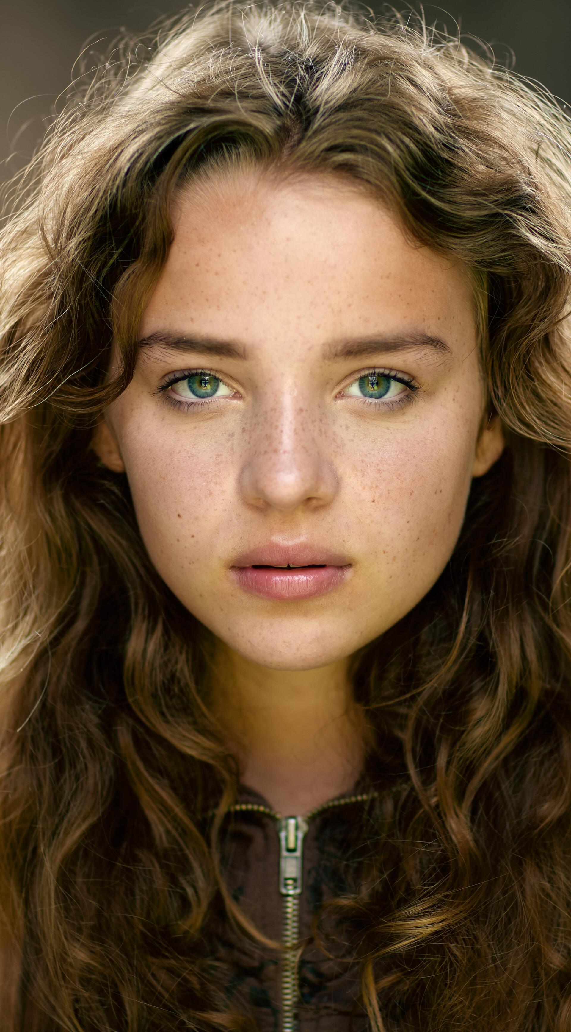 Bo Bragason: Stunning Actress Celebrity Phone Wallpaper