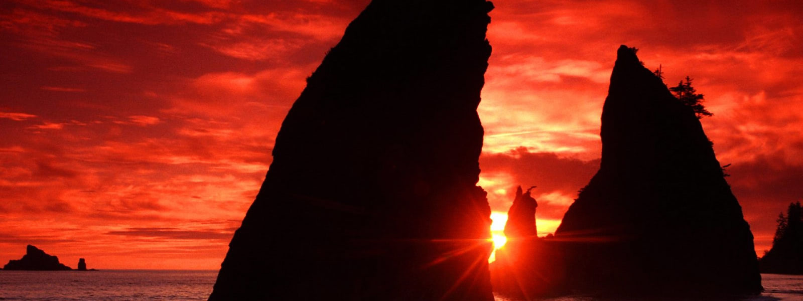 Eye Catching Red Sunset Beach Wallpaper