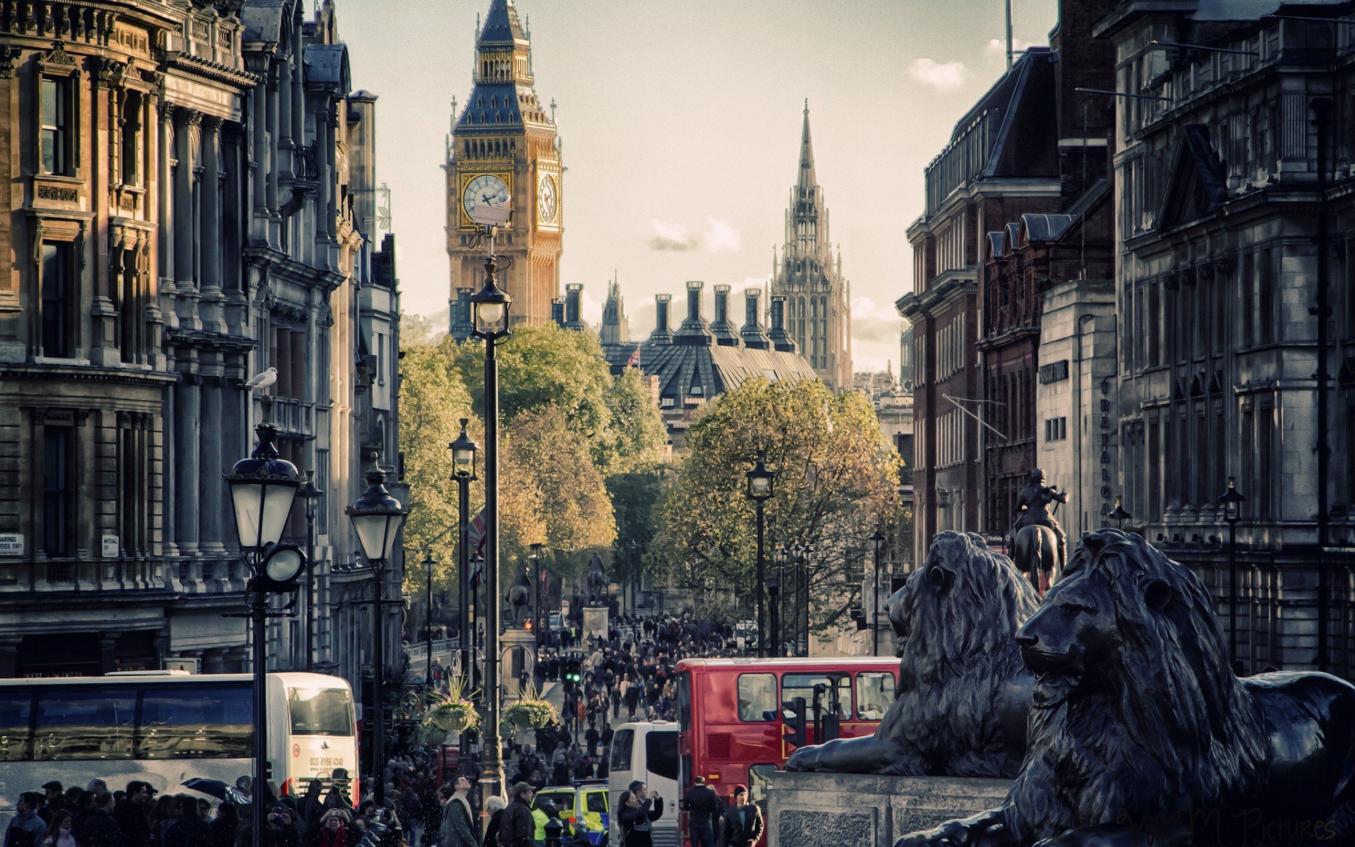 Iconic London Streetscape: Man Made Marvel In HD