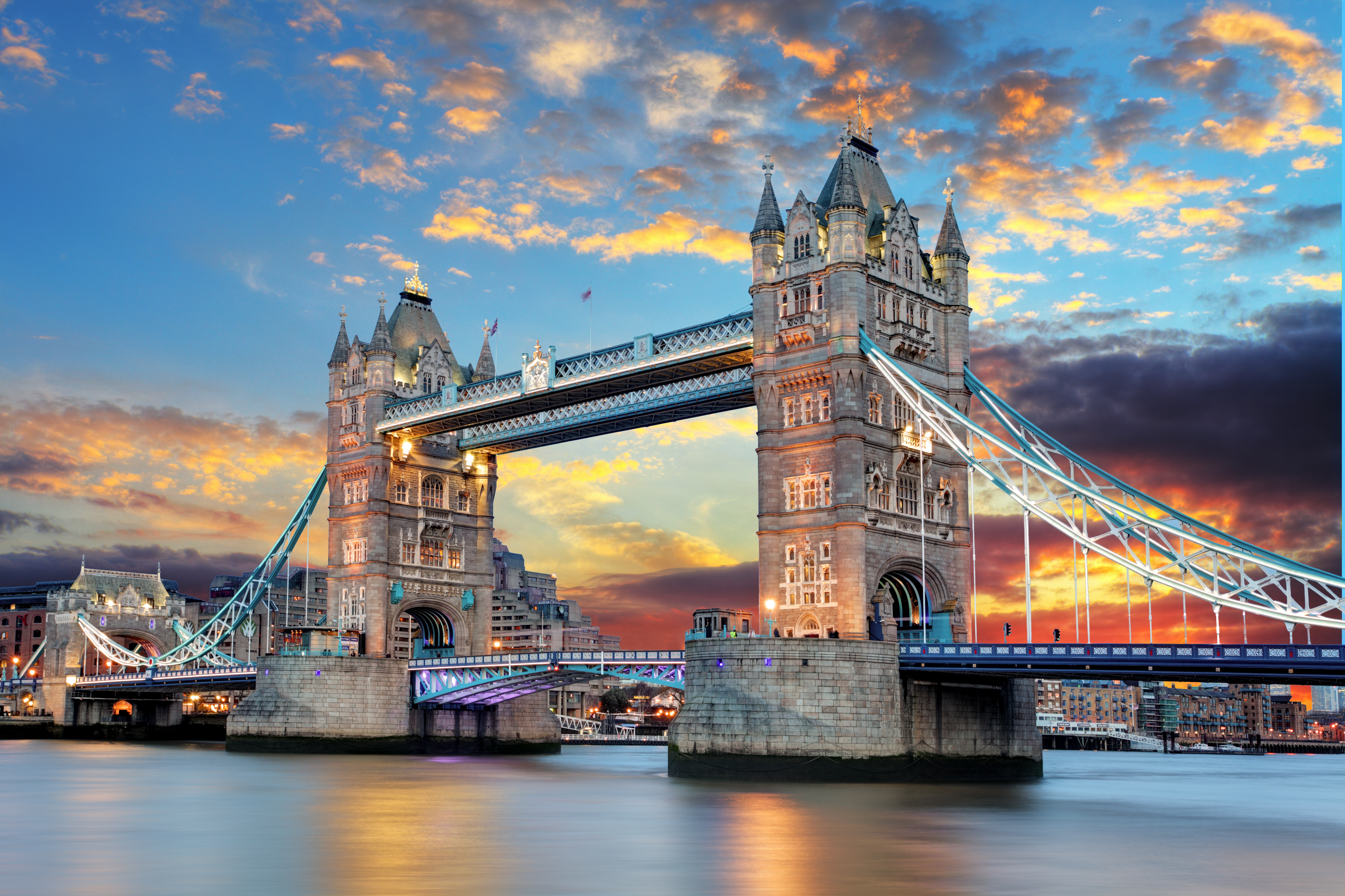 Tower Bridge at Sunset Ultra HD Wallpaper of London's Iconic Landmark