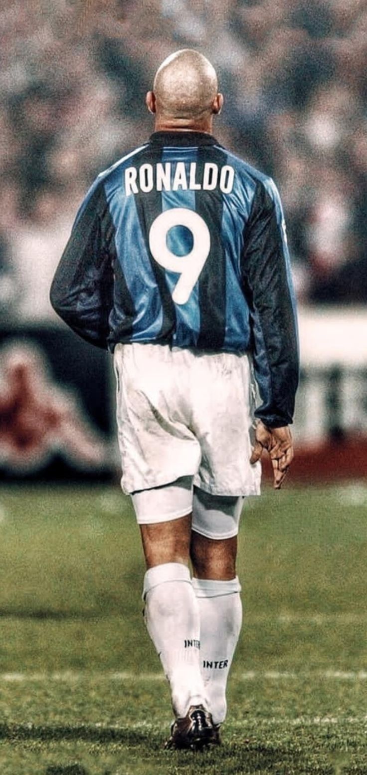 Ronaldo Inter Milan N°9. Ronaldo inter, Football wallpaper, Ronaldo football