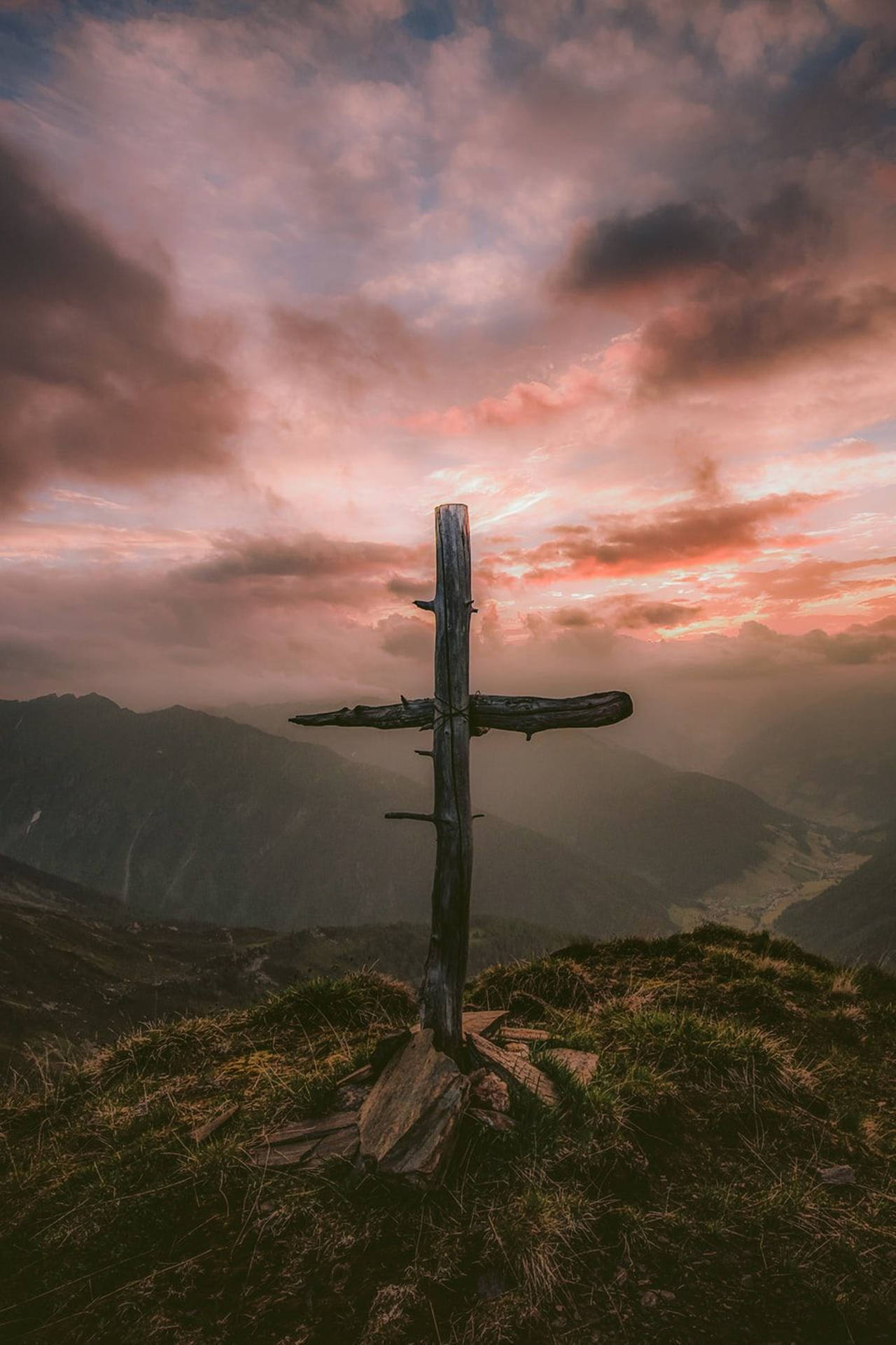 Download Mountain Cross Of Jesus 4K iPhone Wallpaper