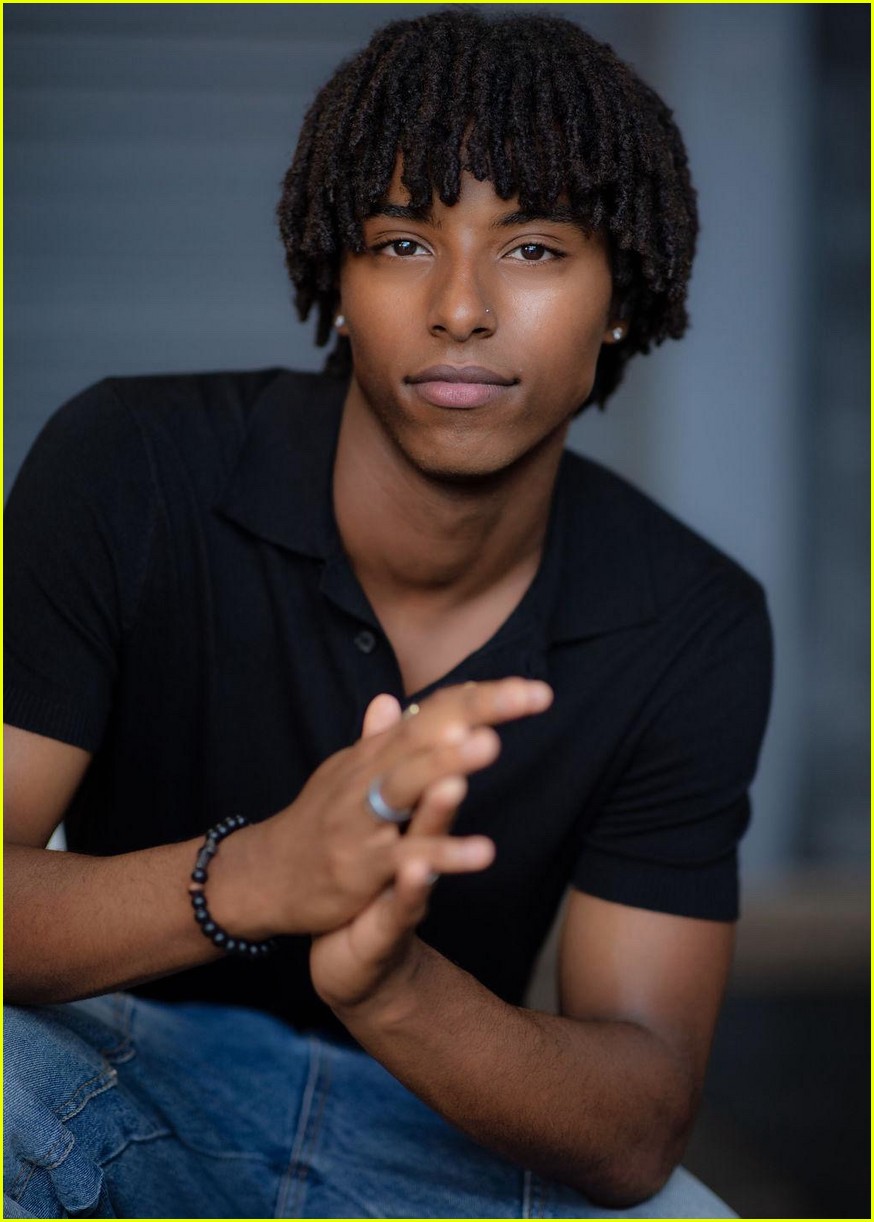 Get to Know 10 Fun Facts About 'Zombies 4' Vampire Mekonnen Knife (Exclusive): Photo 1387356 Fun Facts, Exclusive, Mekonnen Knife, Zombies Picture. Just Jared Jr