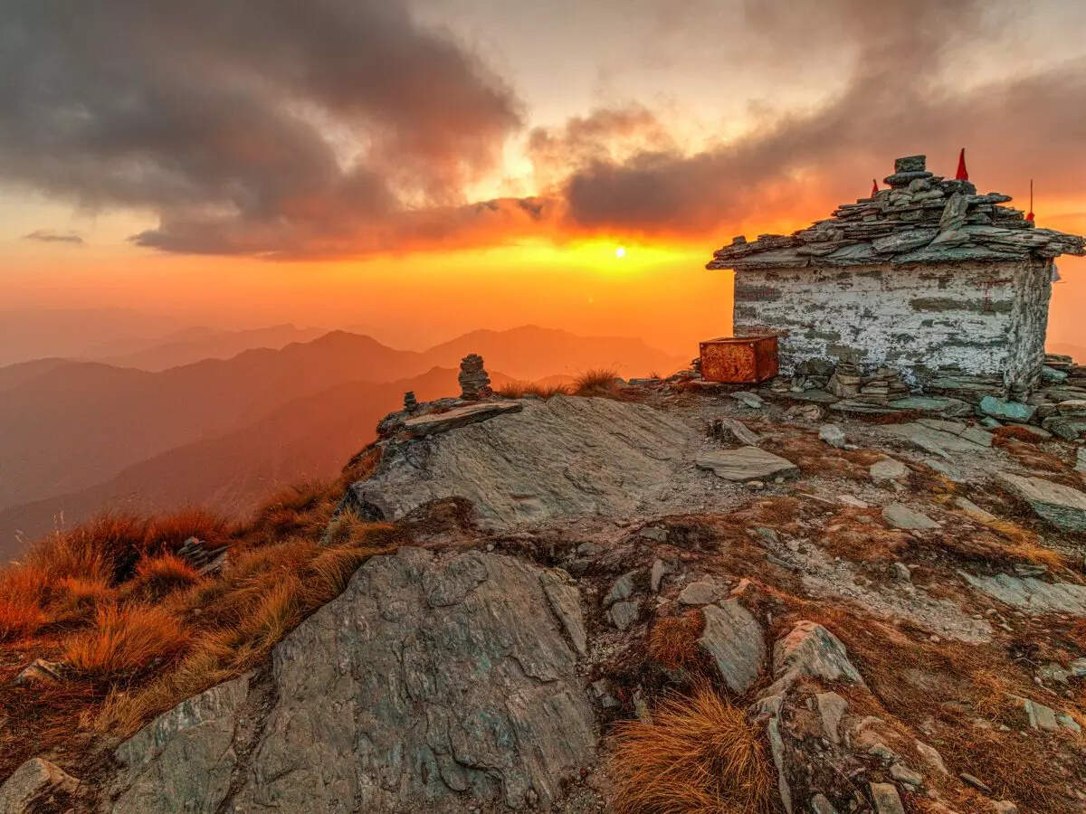 Why is Chandrashila summit in Uttarakhand every trekker's dream?