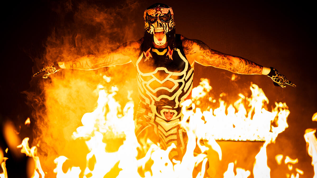 Penta brings the heat to Raw: photoWWE