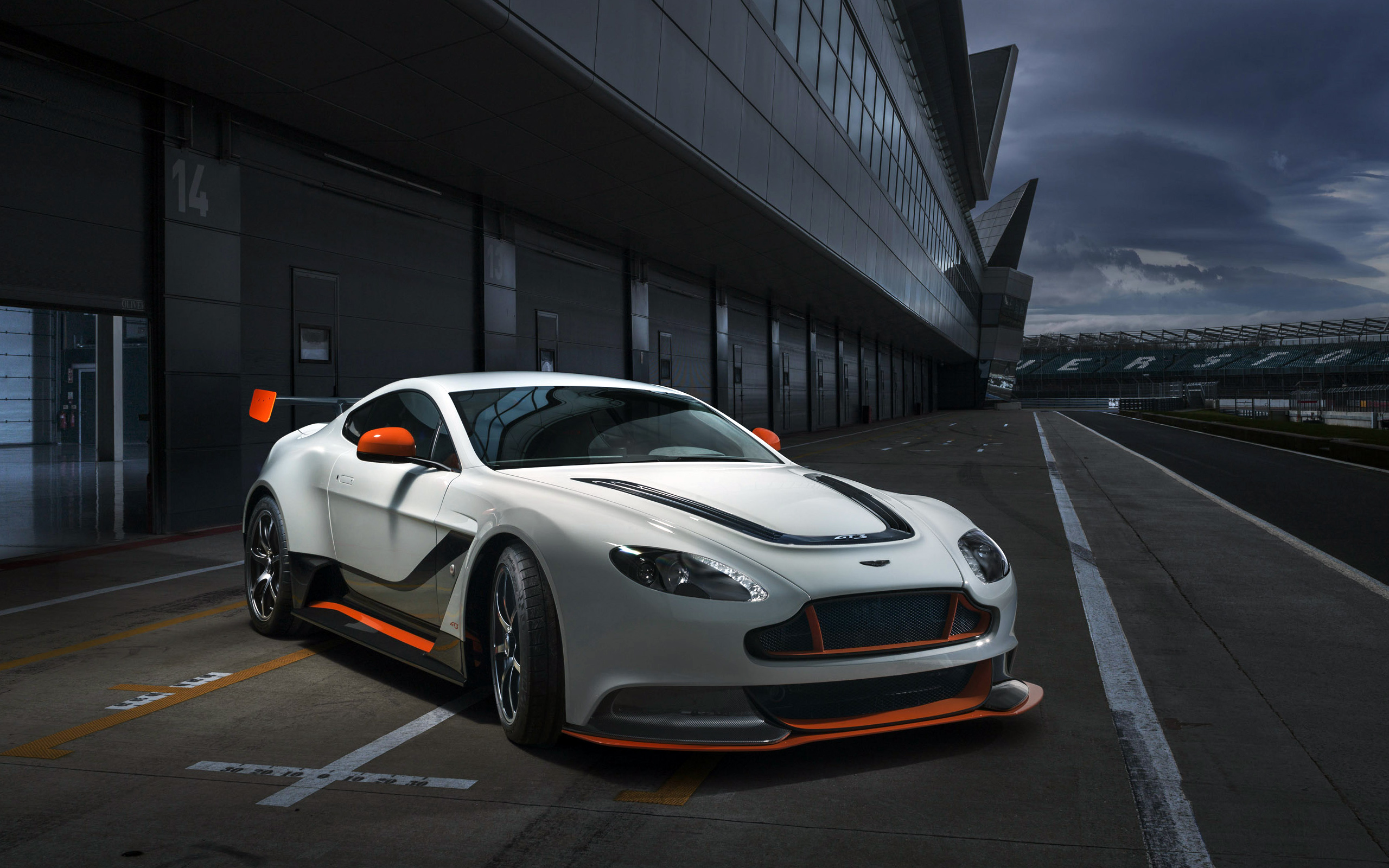 Free Aston Martin Vantage Gt3 4K Wallpaper & Desktop HD Background for PC