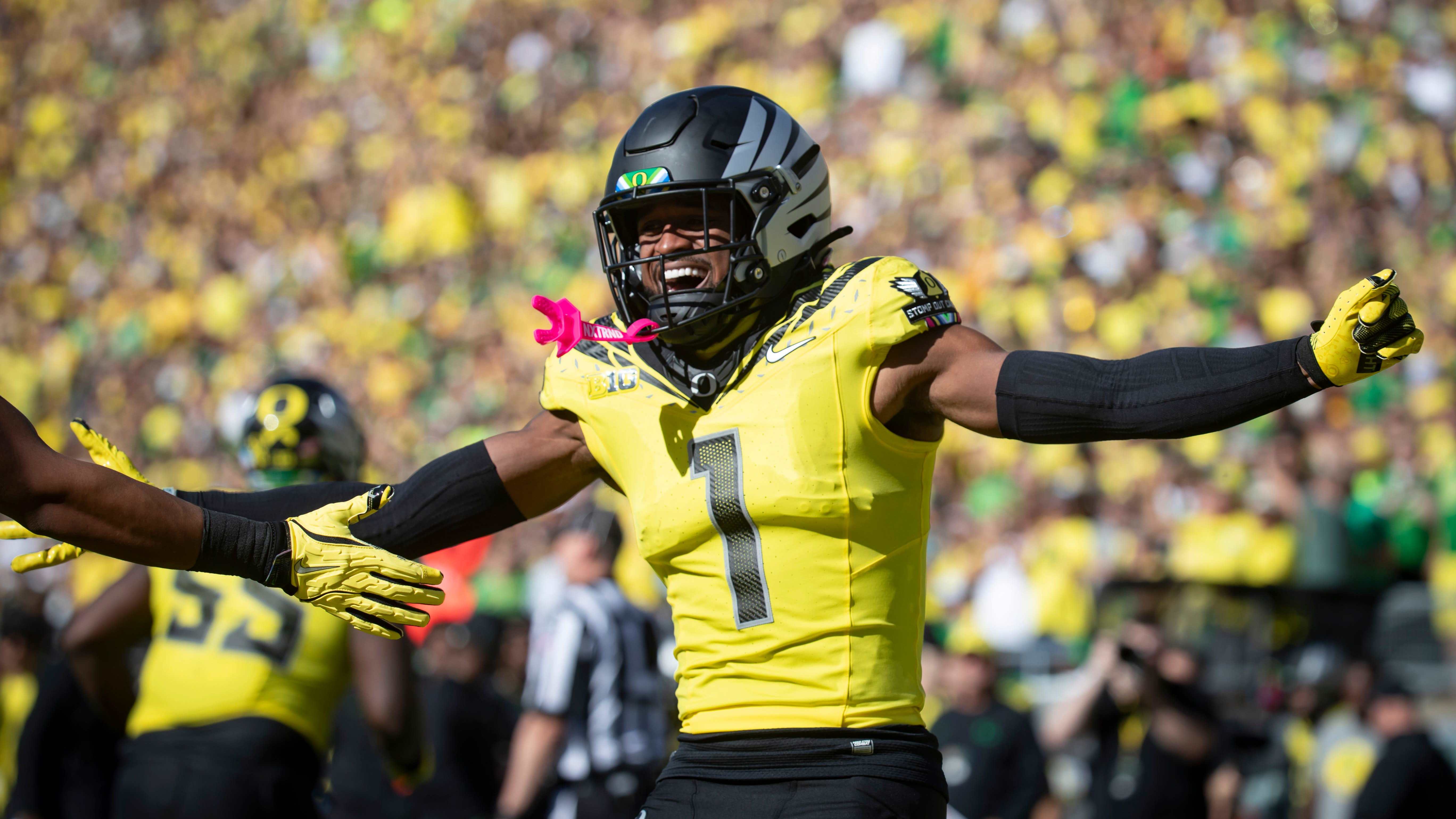 Dakorien Moore officially closes recruitment, sticks with the Oregon Ducks