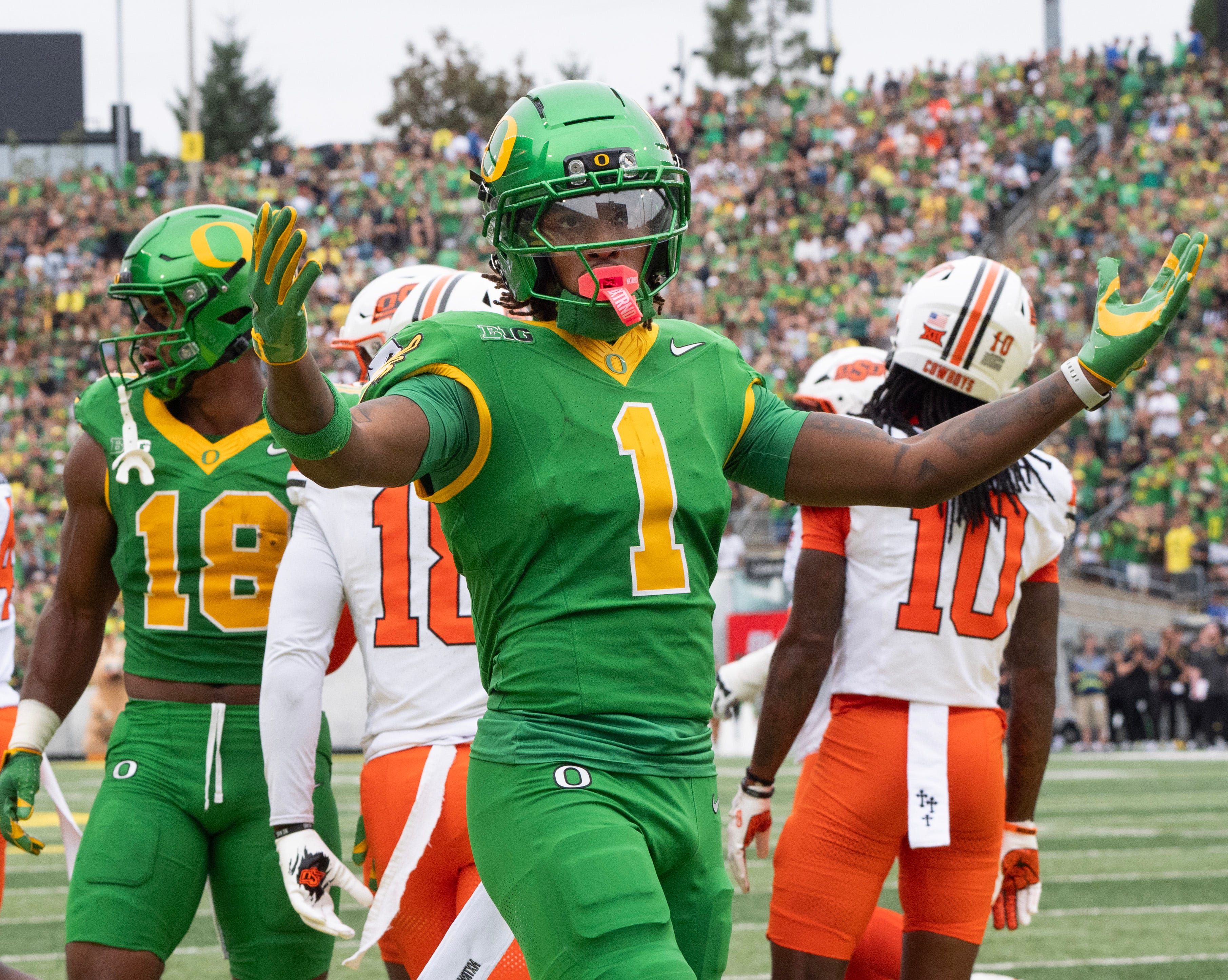 Dakorien Moore's breakout game proves he's Oregon's next star playmaker and is next in line for true freshman phenom receivers to Z Sports