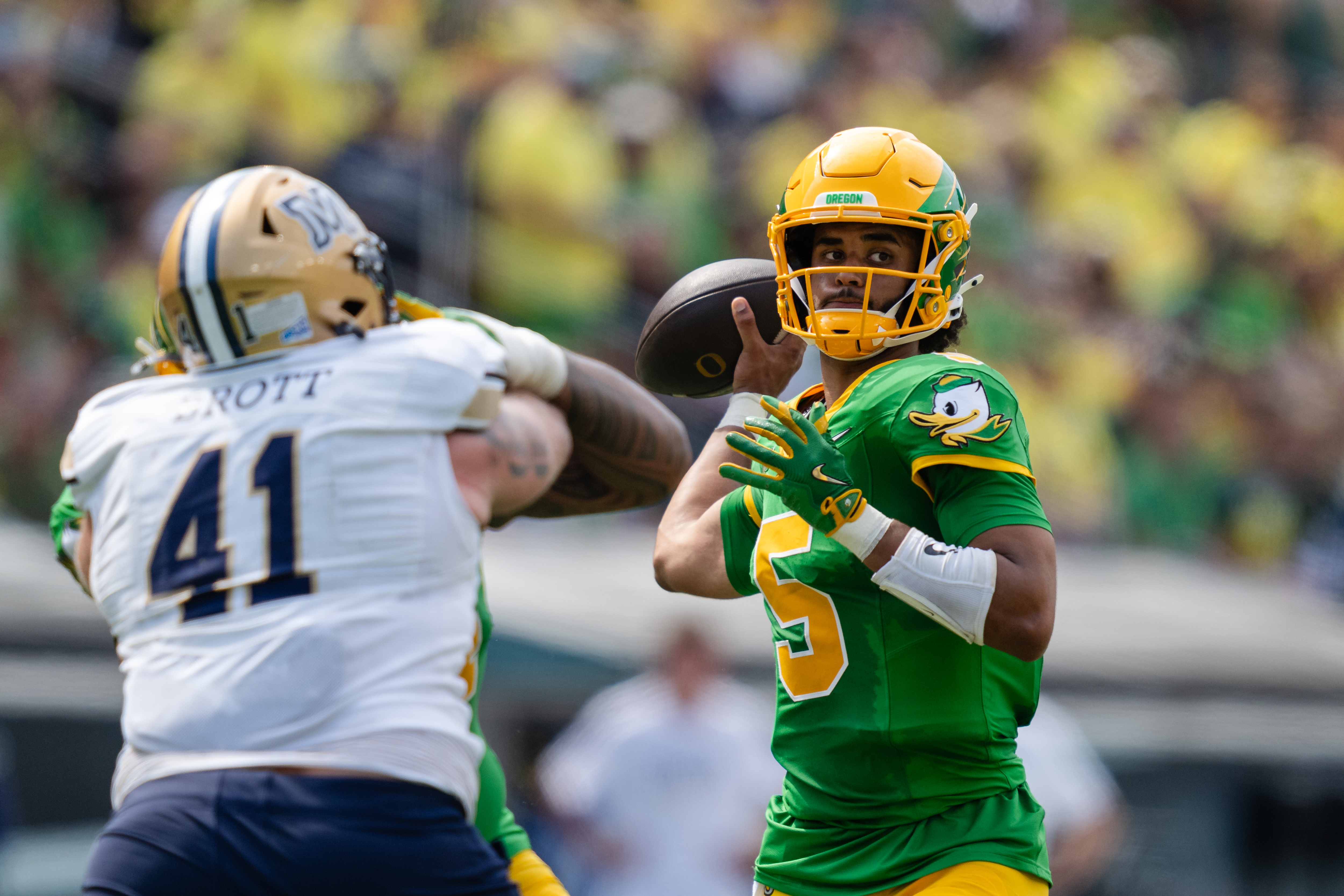 Dakorien Moore impresses in Oregon debut with key block, versatile play