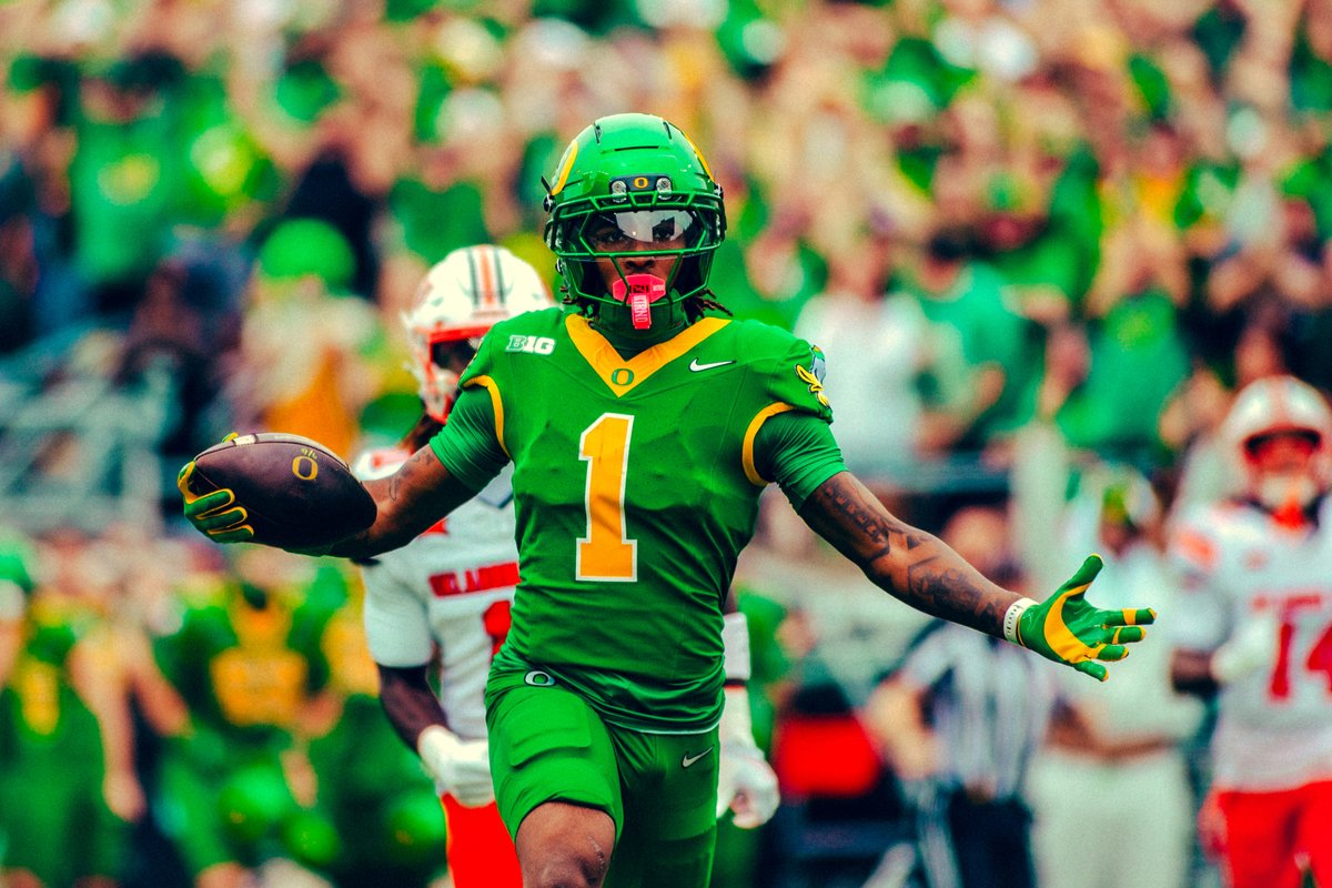 DAKORIEN! First career rushing touchdown for 25 yards for the freshman's second score of the day. #GoDucks