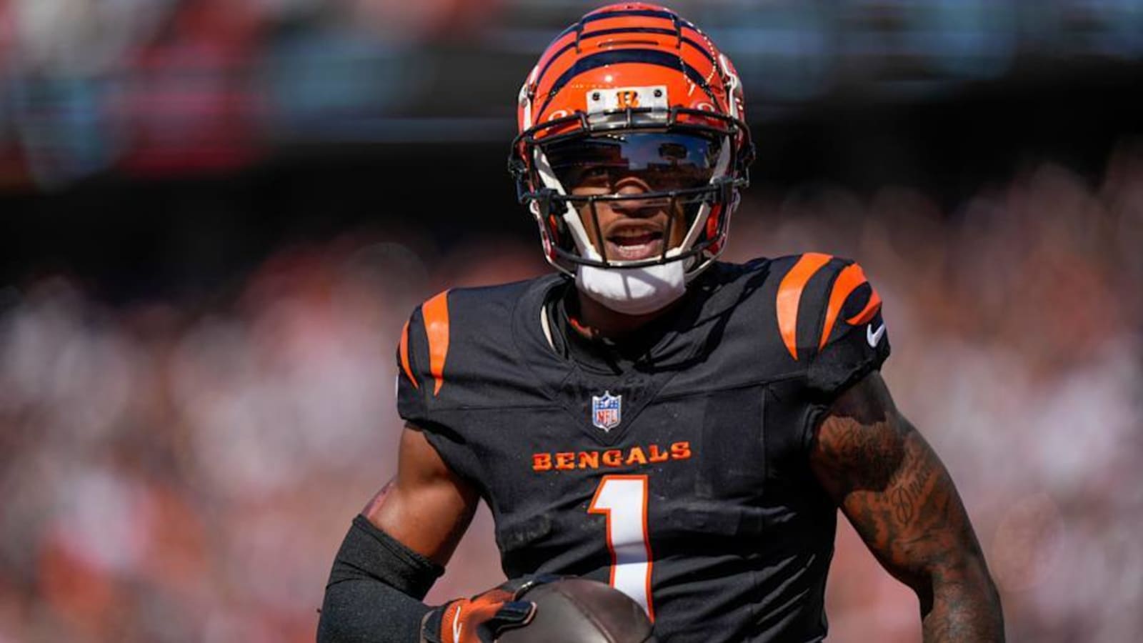 Oregon Ducks' Dakorien Moore Receives 'Special' Comparison to Cincinnati Bengals' Ja'Marr Chase