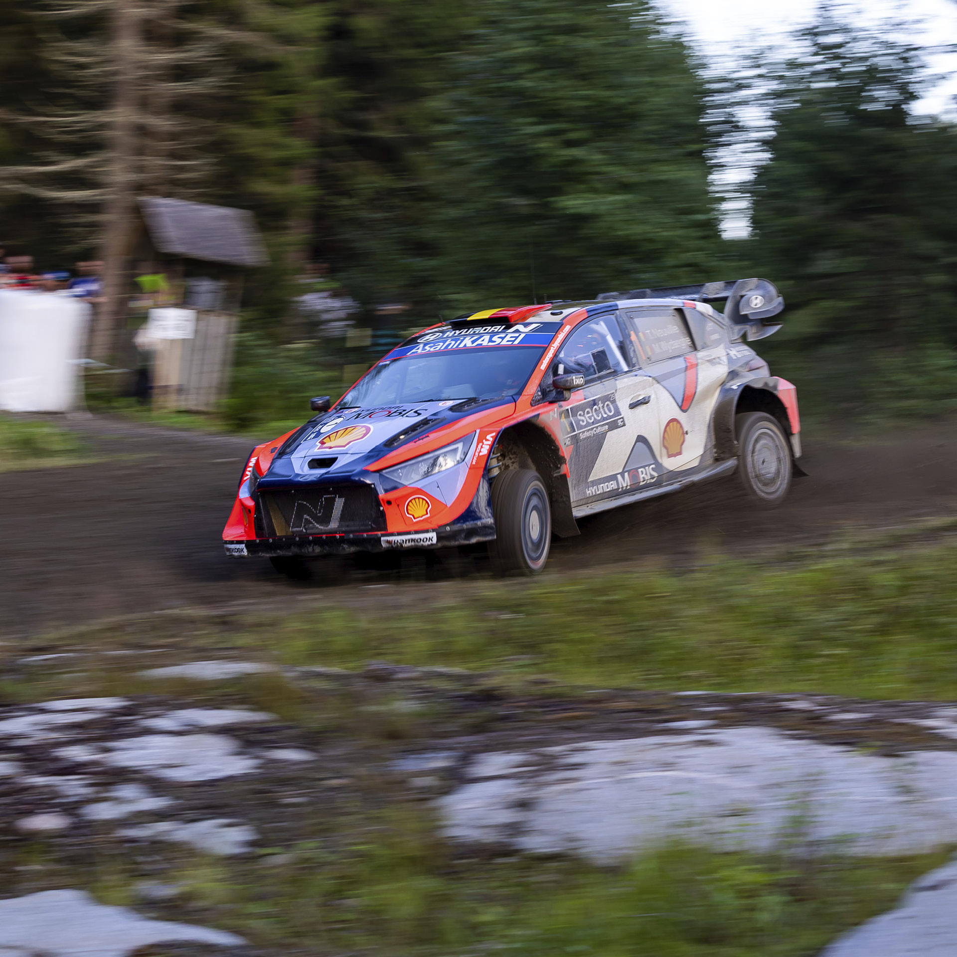 2025 WRC Round 9 Hyundai Struggles with Penalties and Tire Damage in Finland