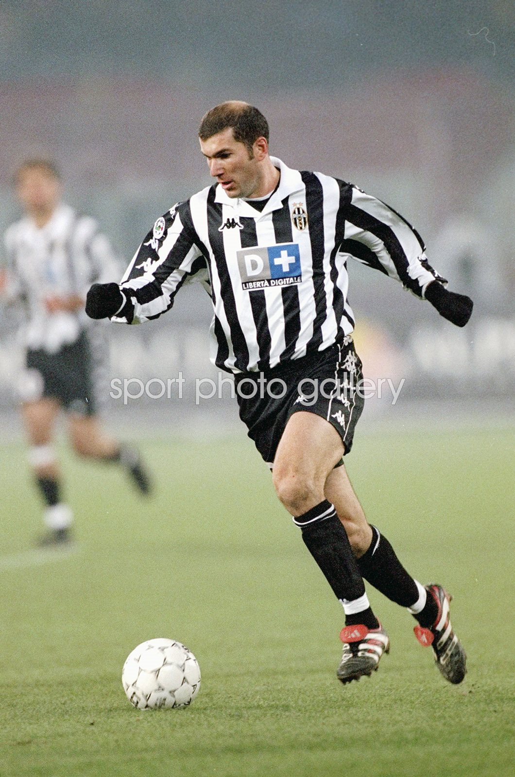 Zinedine Zidane Juventus v AC Milan Turin 1999 Image
