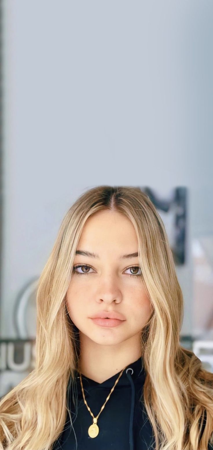 Wallpaper Banks (Sarah Cameron)