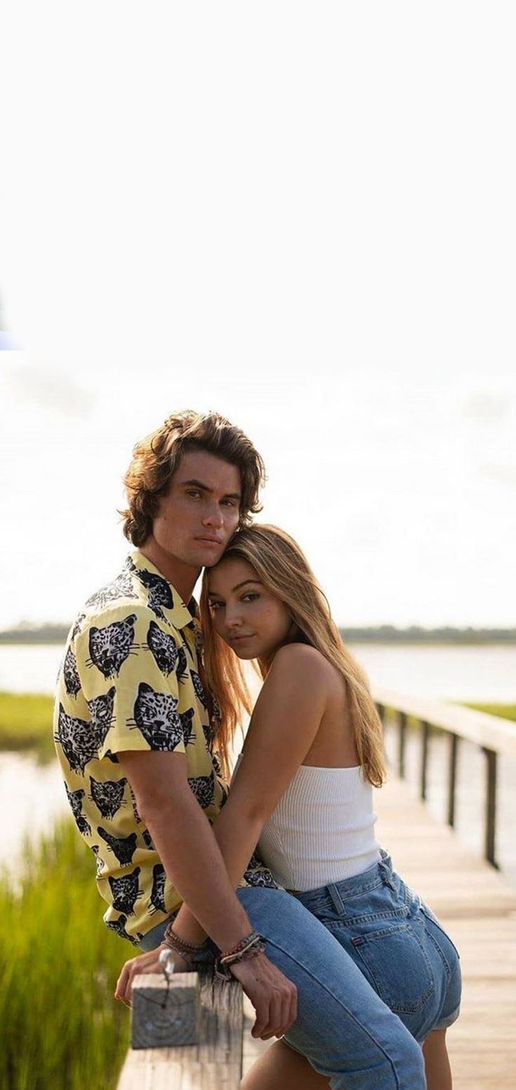 Wallpaper Banks (Sarah Cameron & John B)