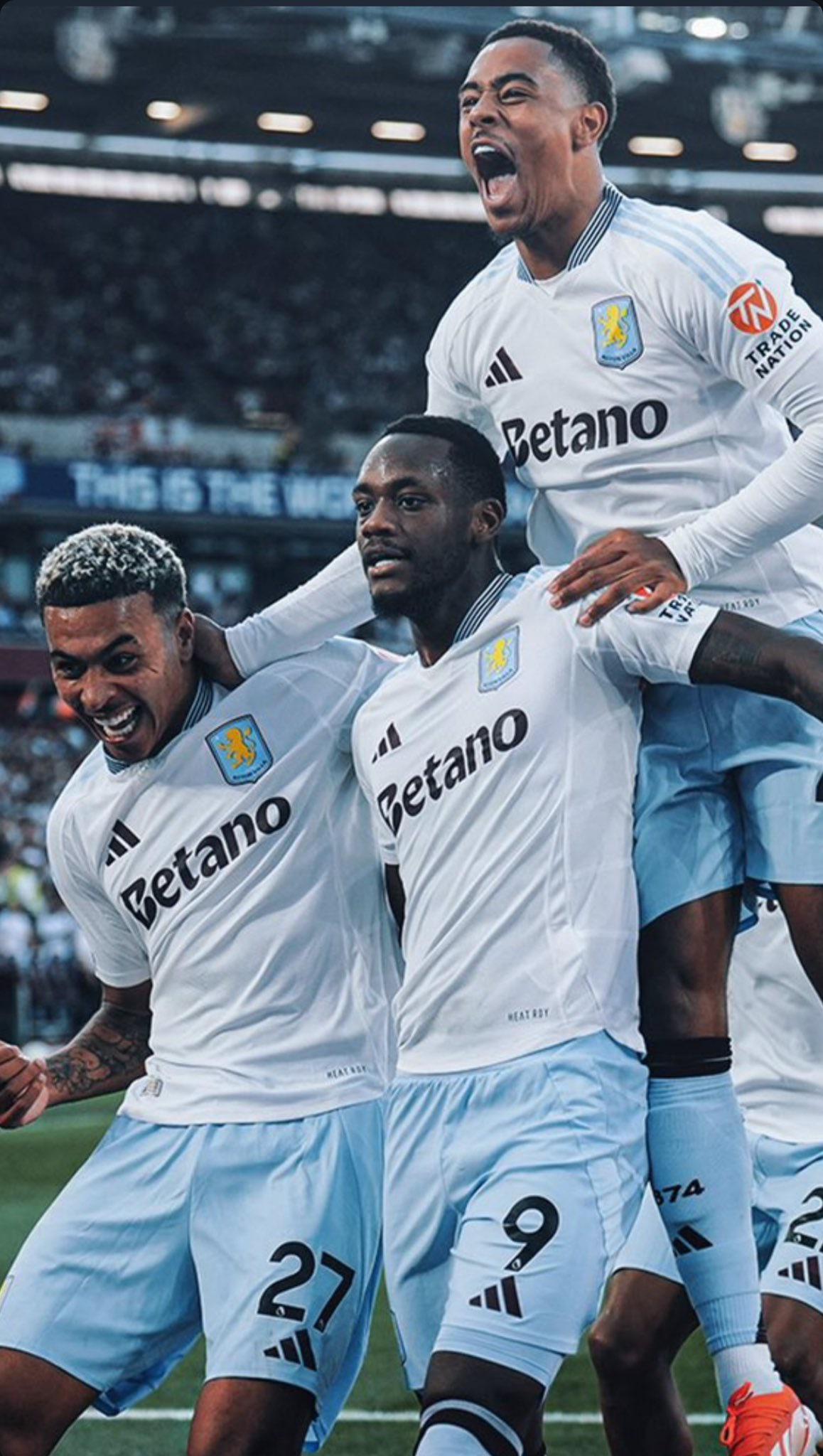 Anyone got any good phone wallpaper from the West Ham game?