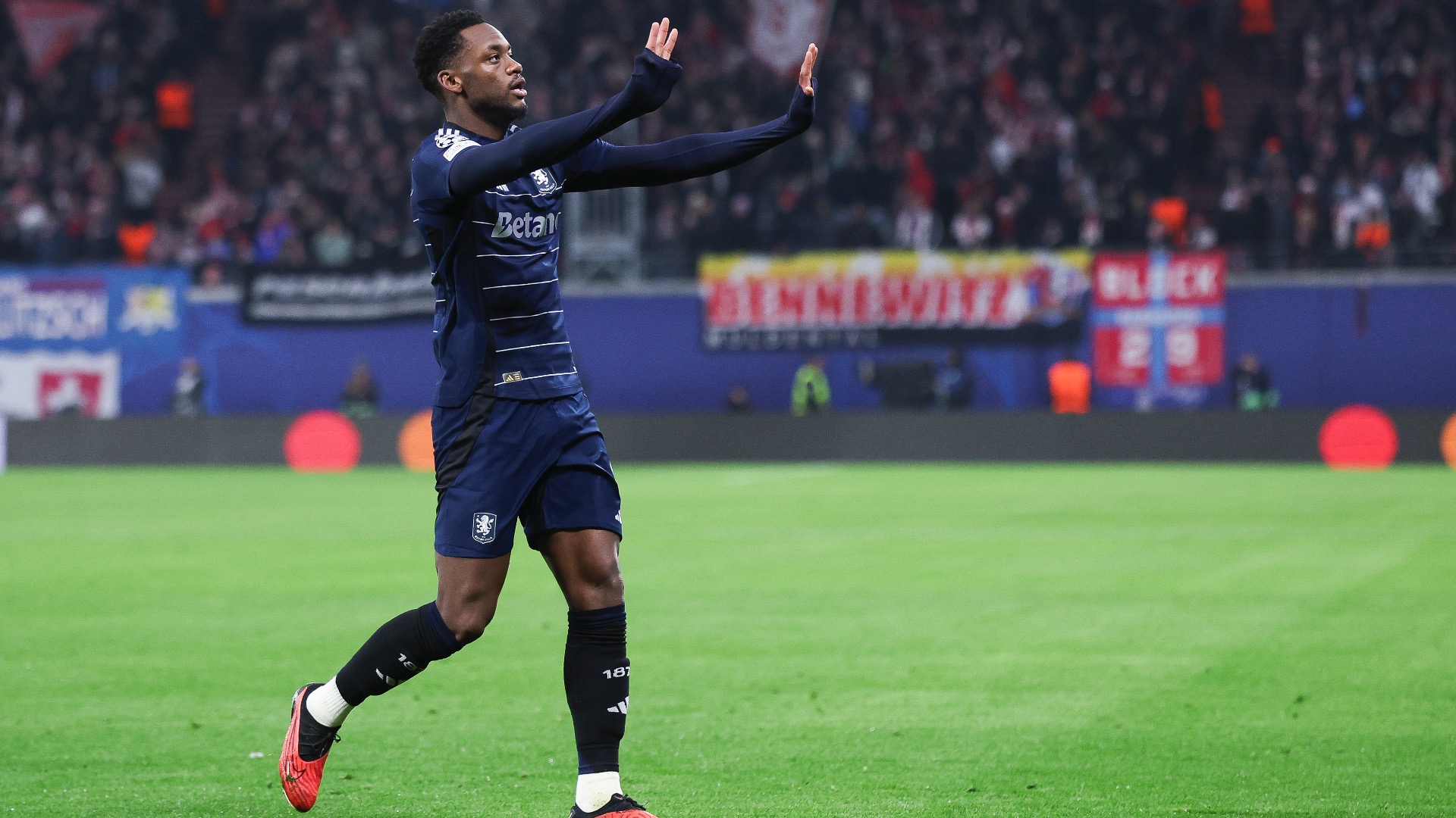 Aston Villa Face Challenge Signing Atalanta Ace to Replace PSG Target