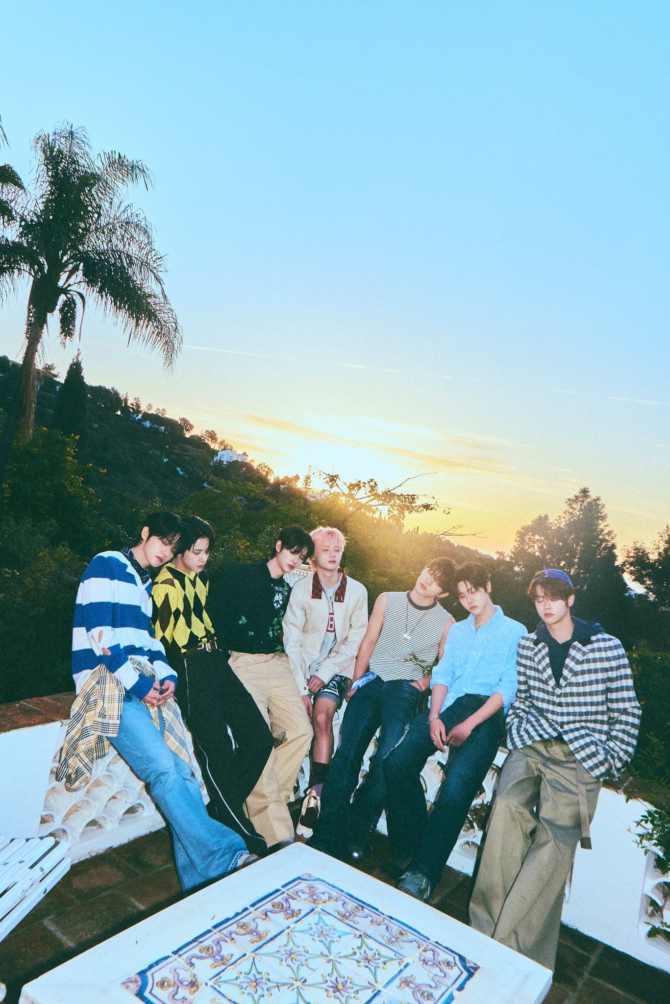 CLOSE YOUR EYES The 1st Mini Album [ETERNALT]