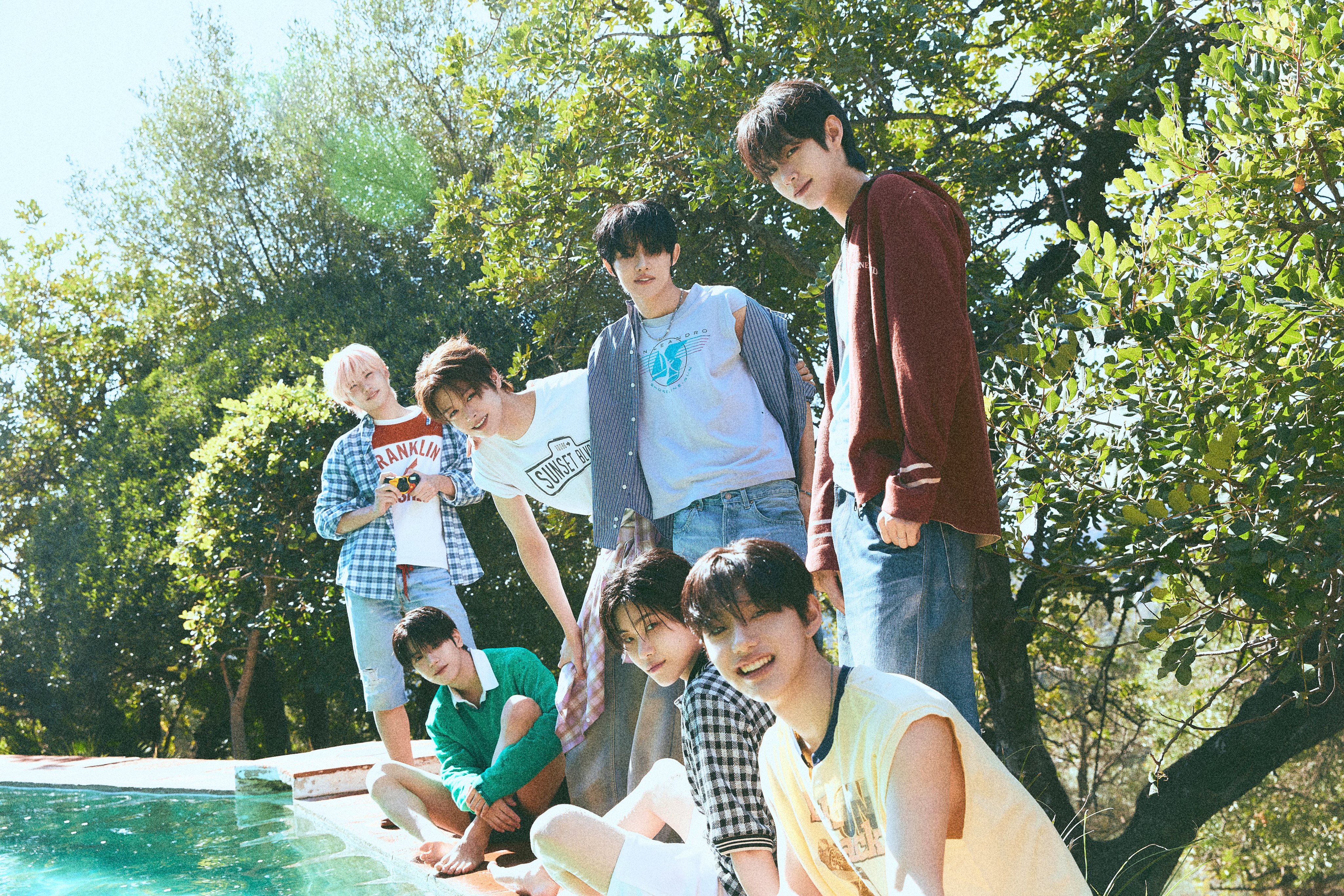 Close Your Eyes Mini Album [Eternalt]: Concept Photo (Group), R Closeyoureyes_