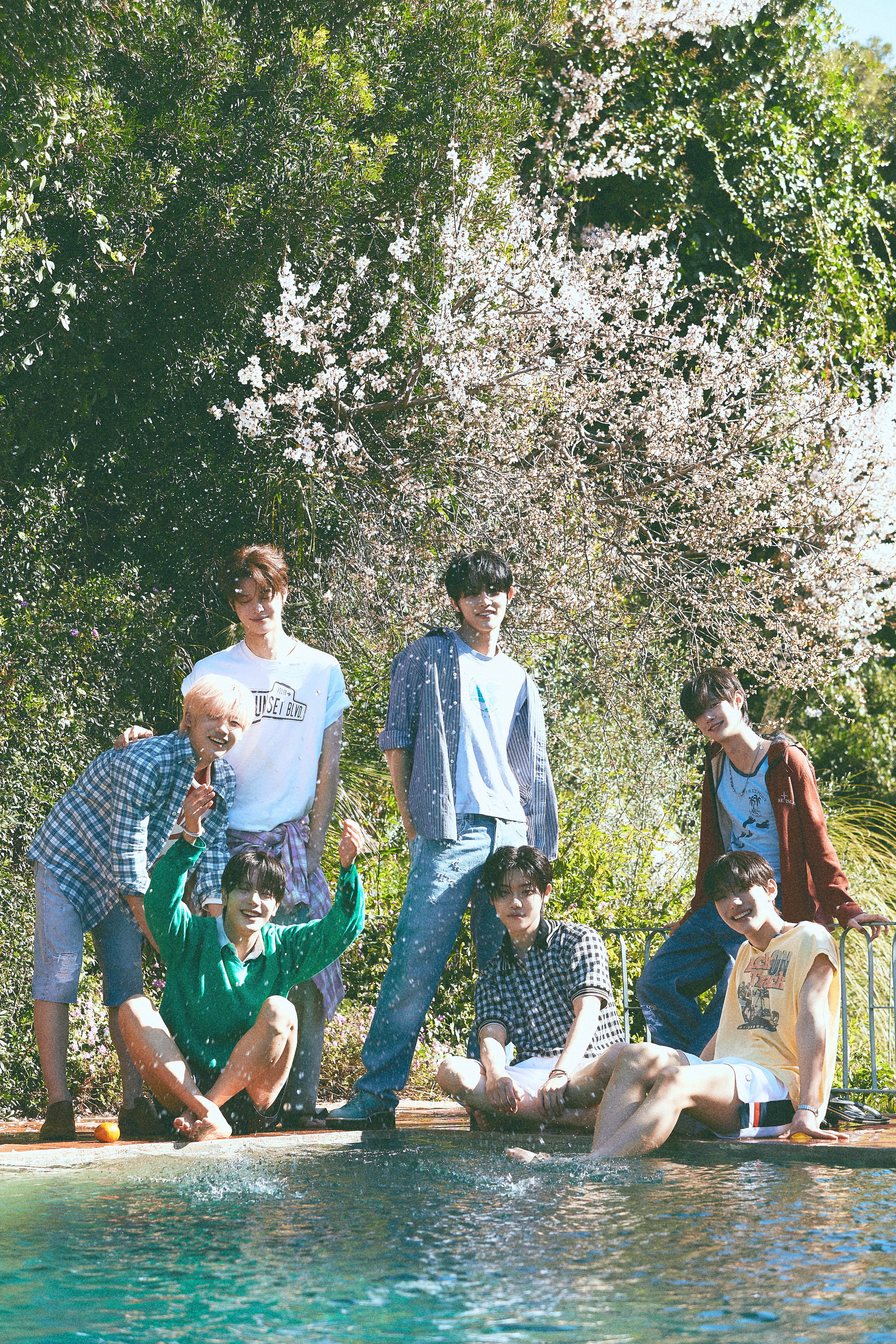 Close Your Eyes Mini Album [Eternalt]: Concept Photo (Group), R Closeyoureyes_