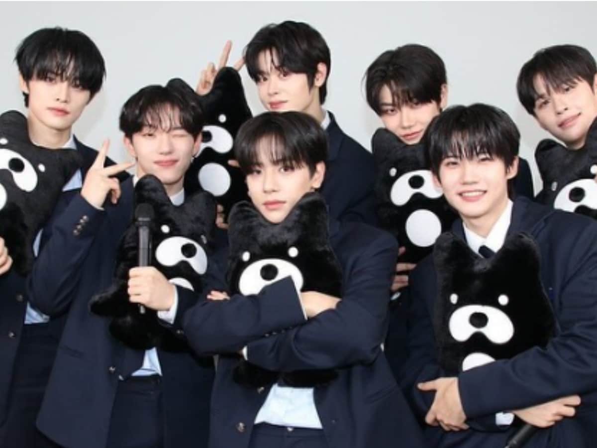 New K Pop Group Close Your Eyes Struggles With Fans' Overwhelming Attention At Airport