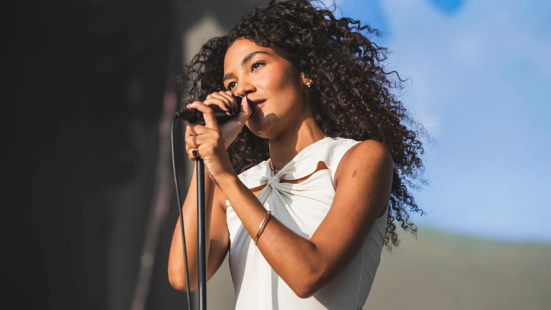 Is Singer Olivia Dean Dating Harry Styles?