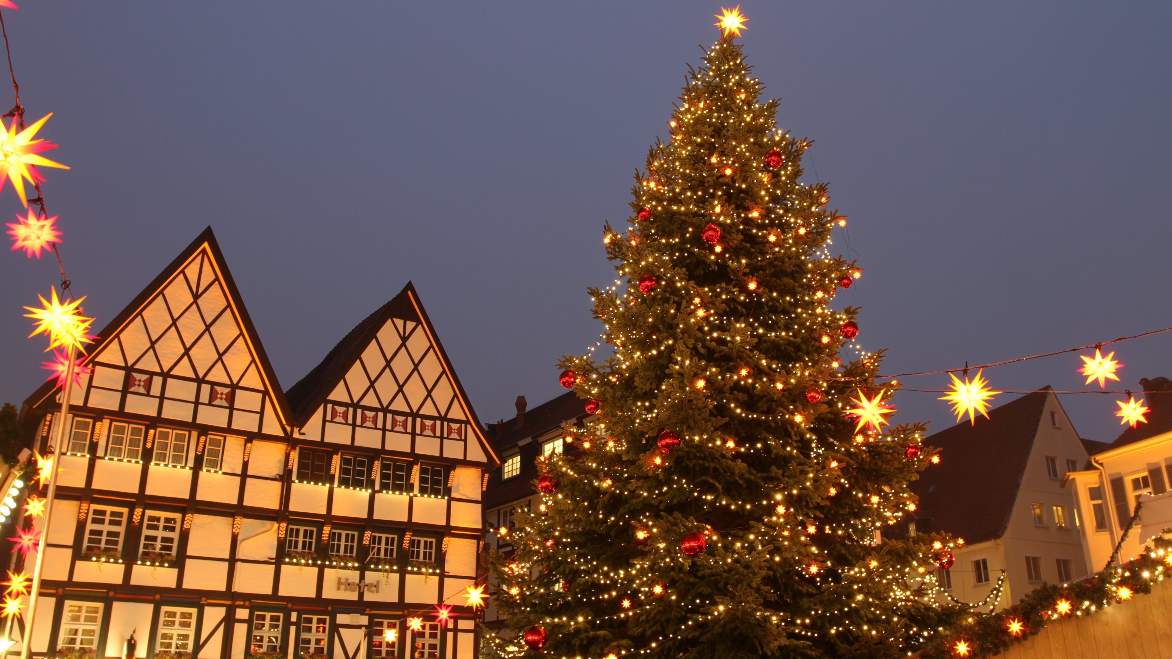 4K Christmas Tree Background Wallpaper 47614