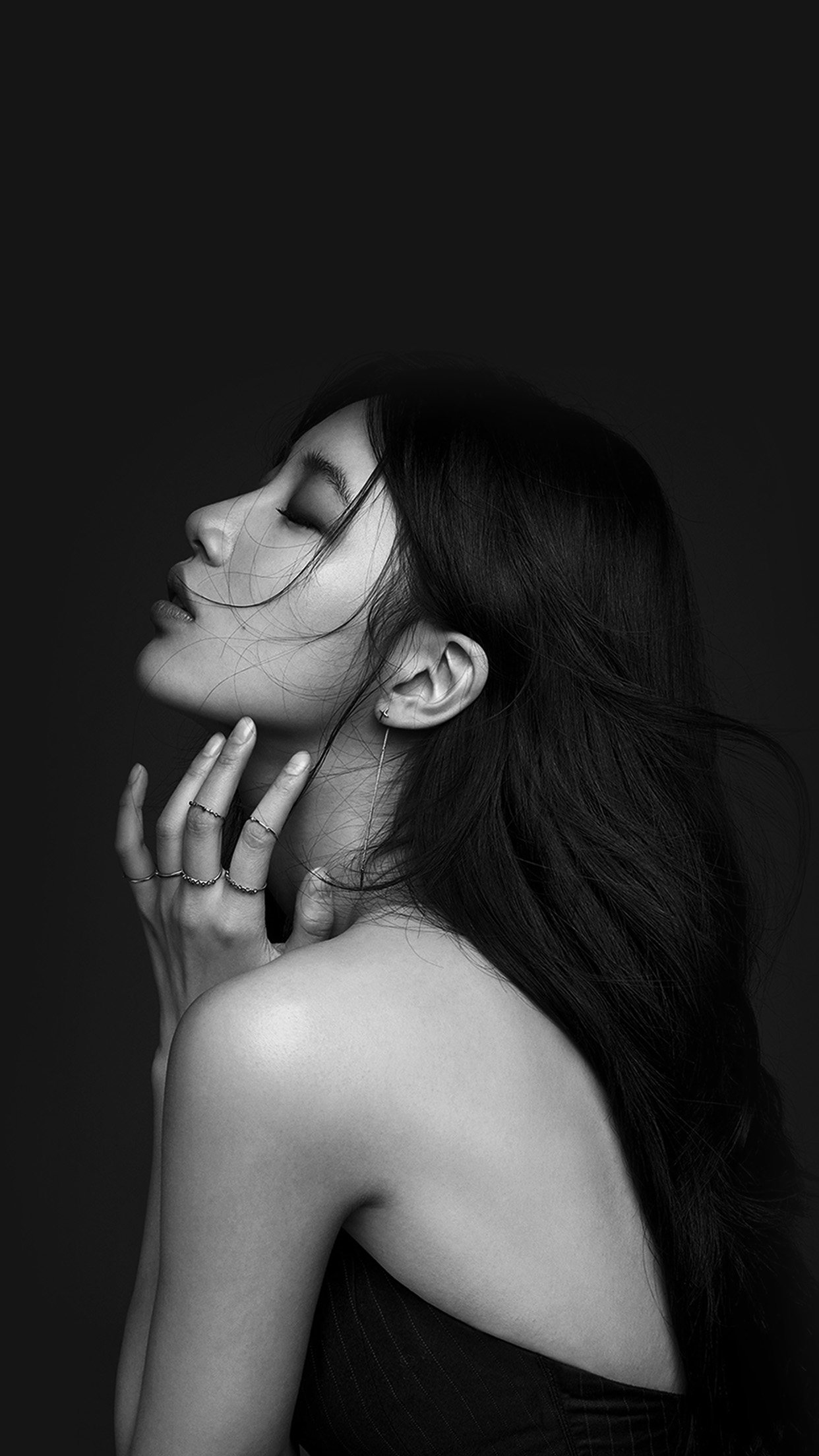 suji dark bw kpop girl