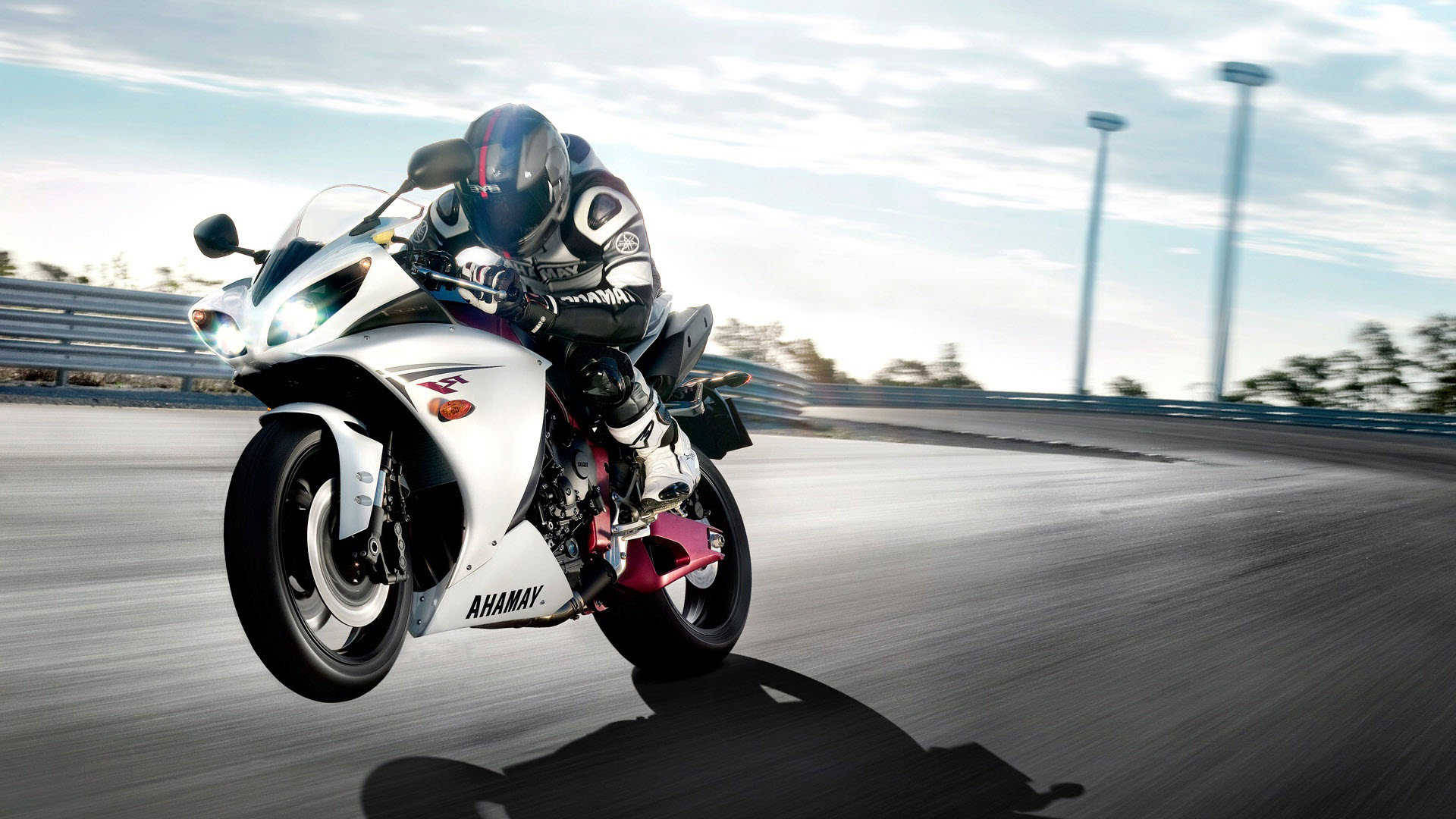 Download Racing White Yamaha Yzf R1 Sports Motor Bike Wallpaper