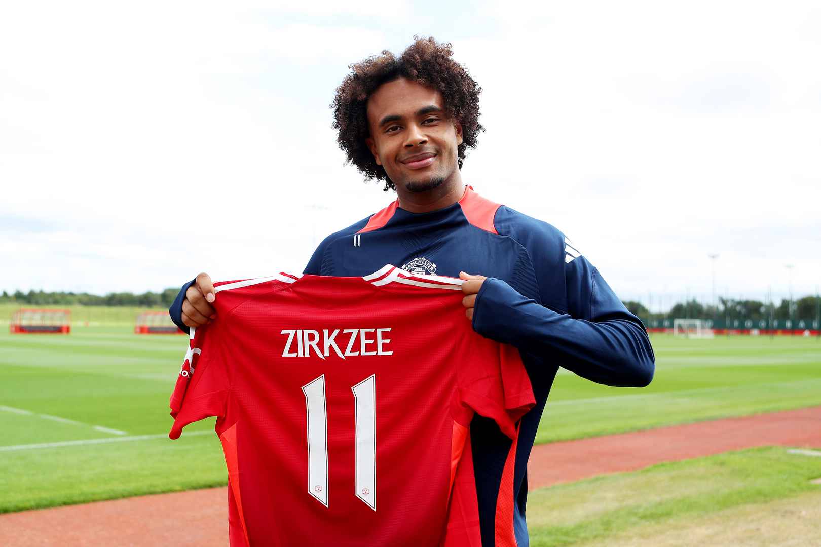 Gallery Joshua Zirkzee in Man Utd number 11 shirt