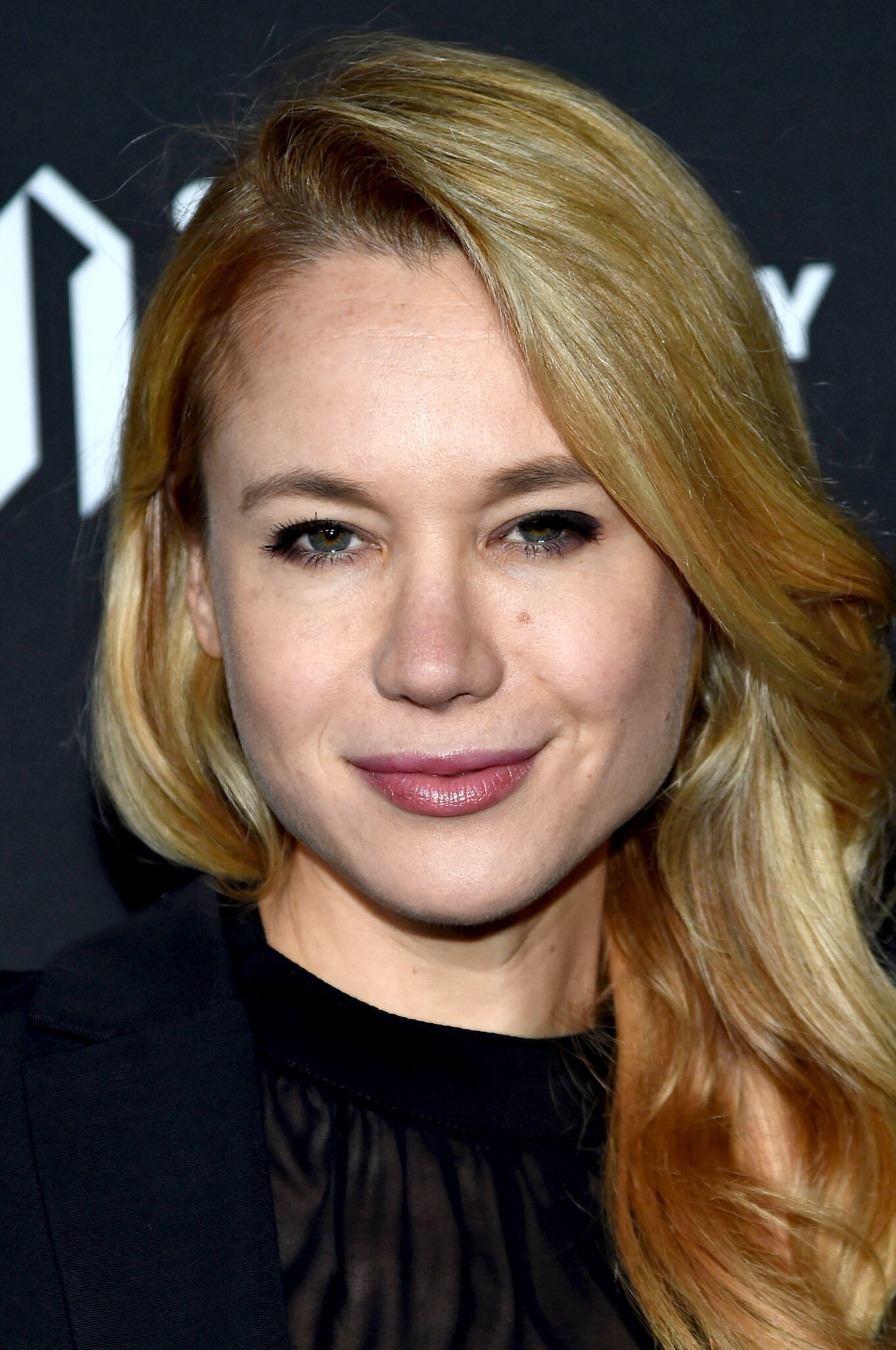 Kristen Hager Picture and Photo