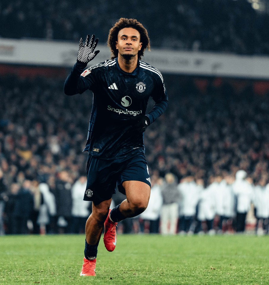 That's CRAZY' spot what Joshua Zirkzee did after scoring Man Utd's winning penalty to dump Arsenal out of FA Cup