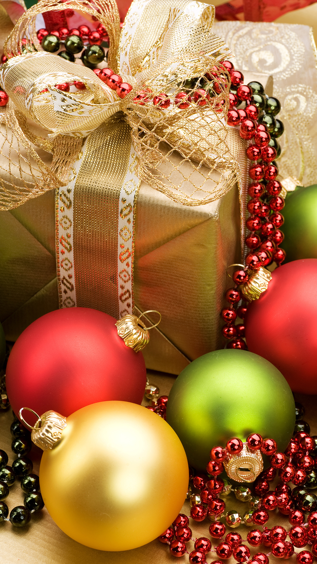 Christmas iPhone 6S Plus Wallpaper with Ornaments​-Quality Free Image and Transparent PNG Clipart