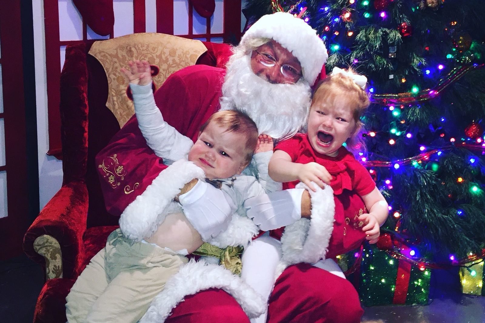 The Funniest Family Christmas Photo 2025