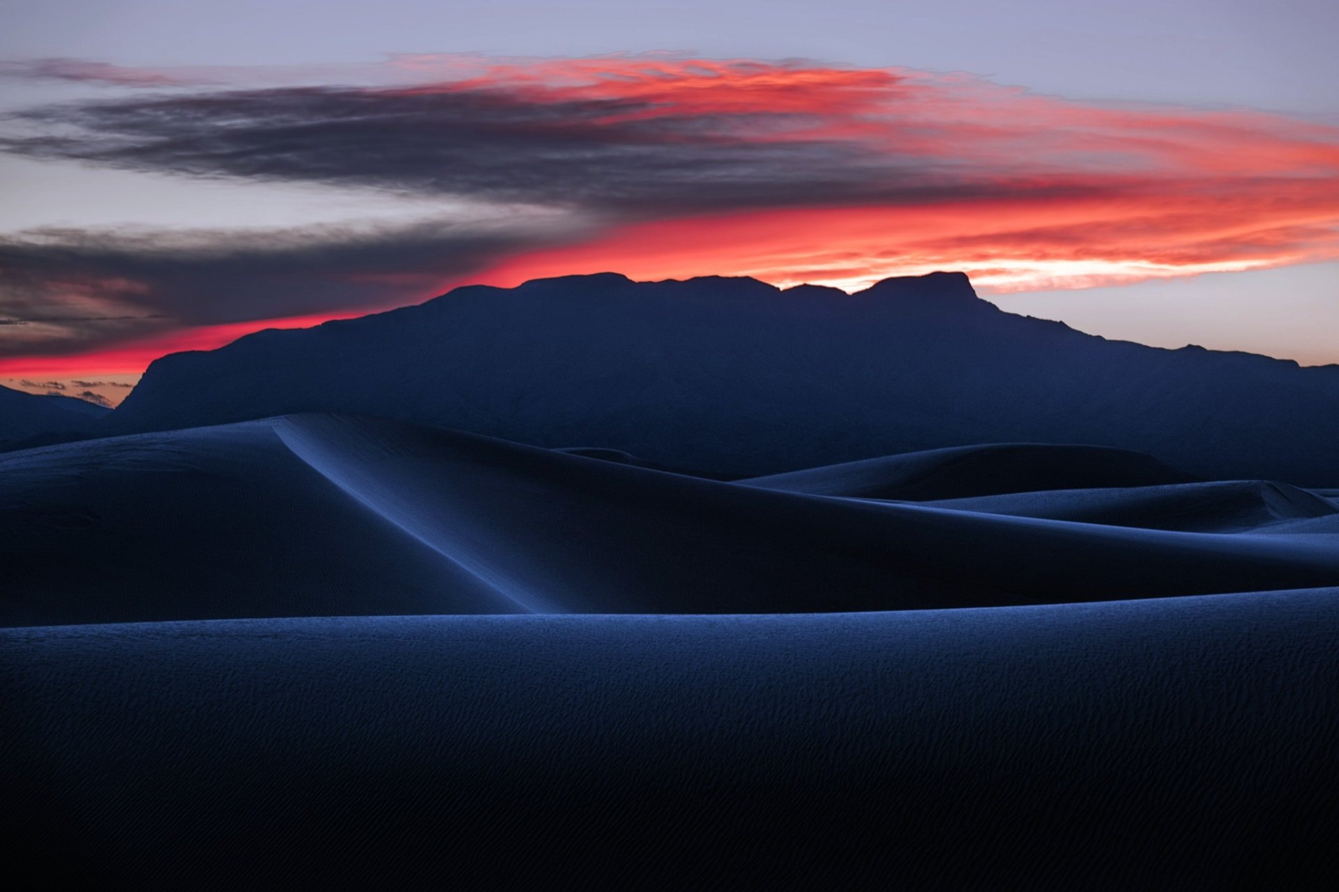 Sunset Serenity: Majestic Desert Dunes HD Wallpaper