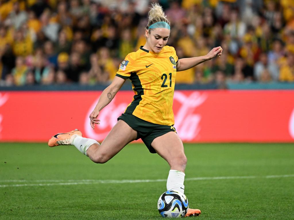 Matildas defender Ellie Carpenter announces engagement