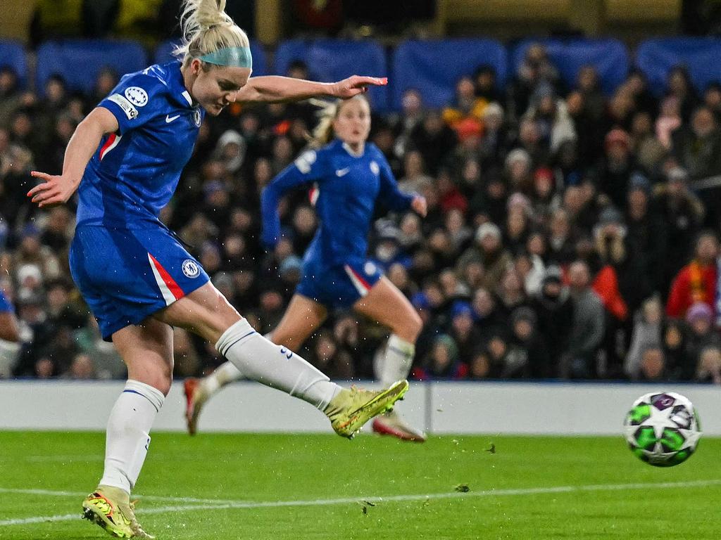 Ellie Carpenter scores stunning Chelsea goal in Champions League clash