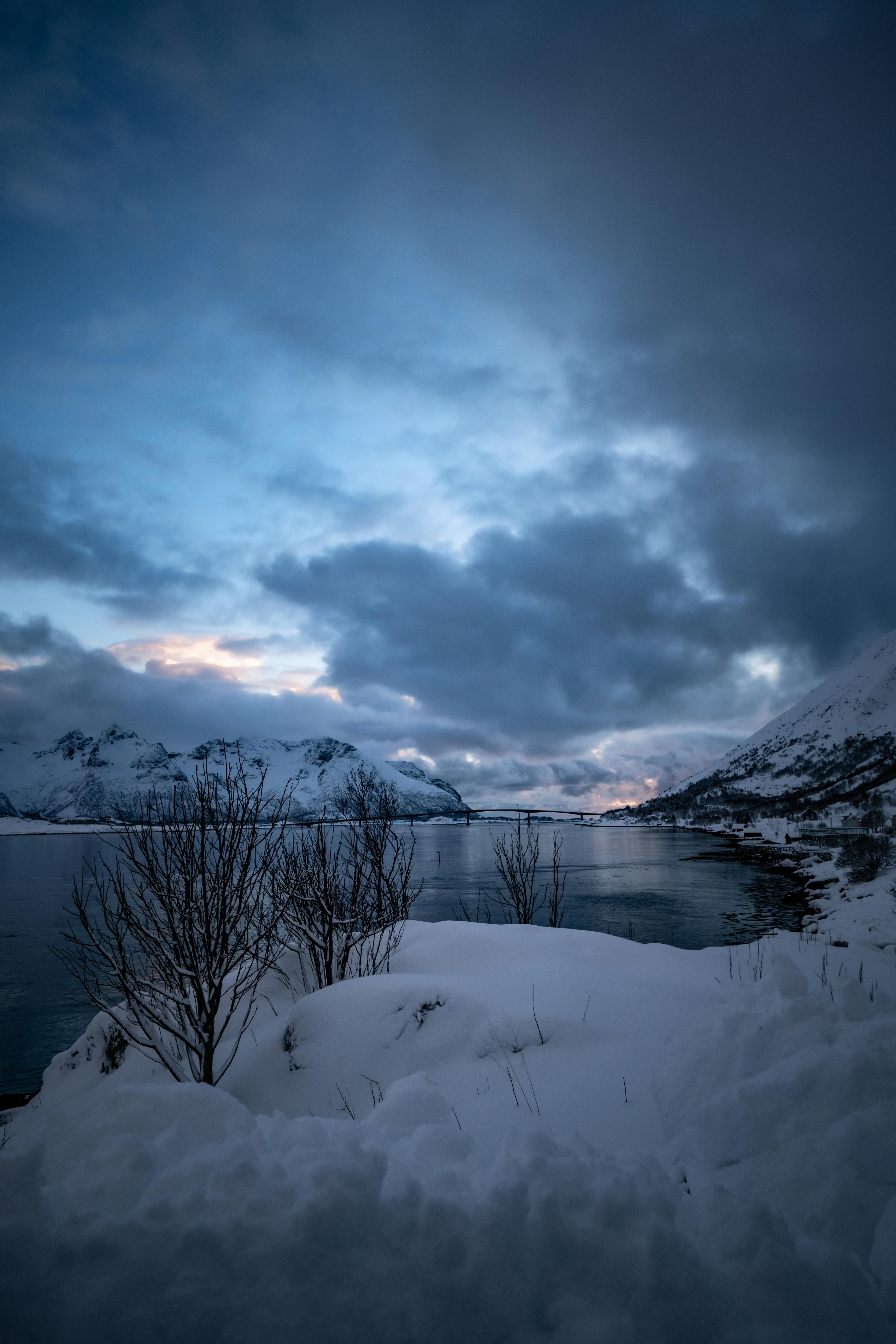 Lake in Winter Scenery · Free