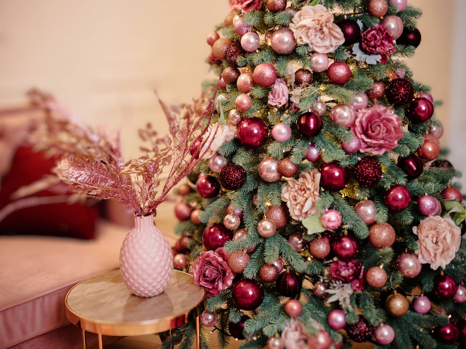 of the Best Red Christmas Tree Ideas